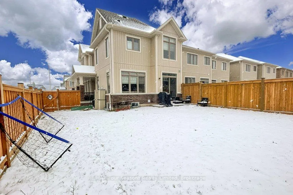 Photo 4 of 35 Kirby Avenue, Collingwood — HOMEH