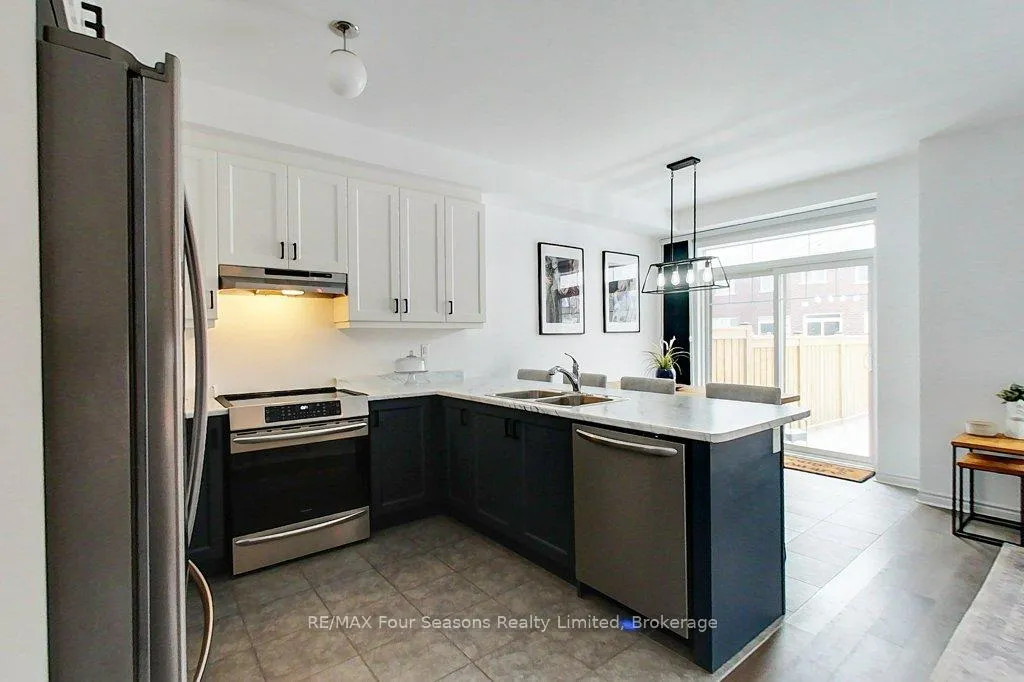 Photo 8 of 35 Kirby Avenue, Collingwood — HOMEH