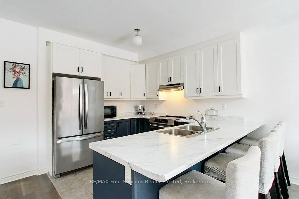 Photo 10 of 35 Kirby Avenue, Collingwood — HOMEH