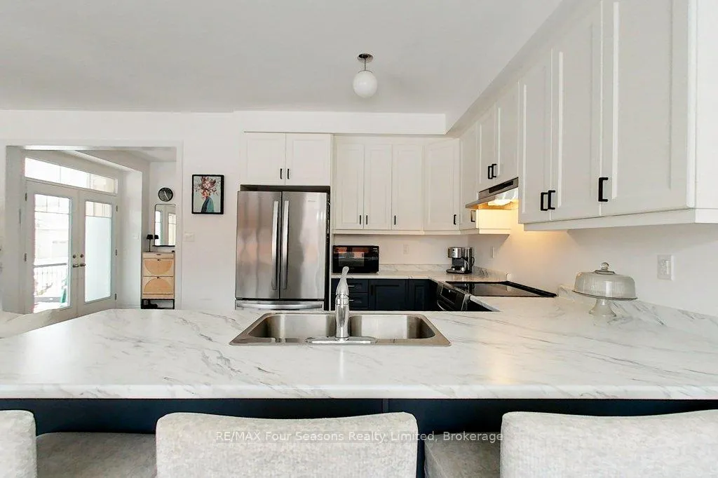 Photo 13 of 35 Kirby Avenue, Collingwood — HOMEH