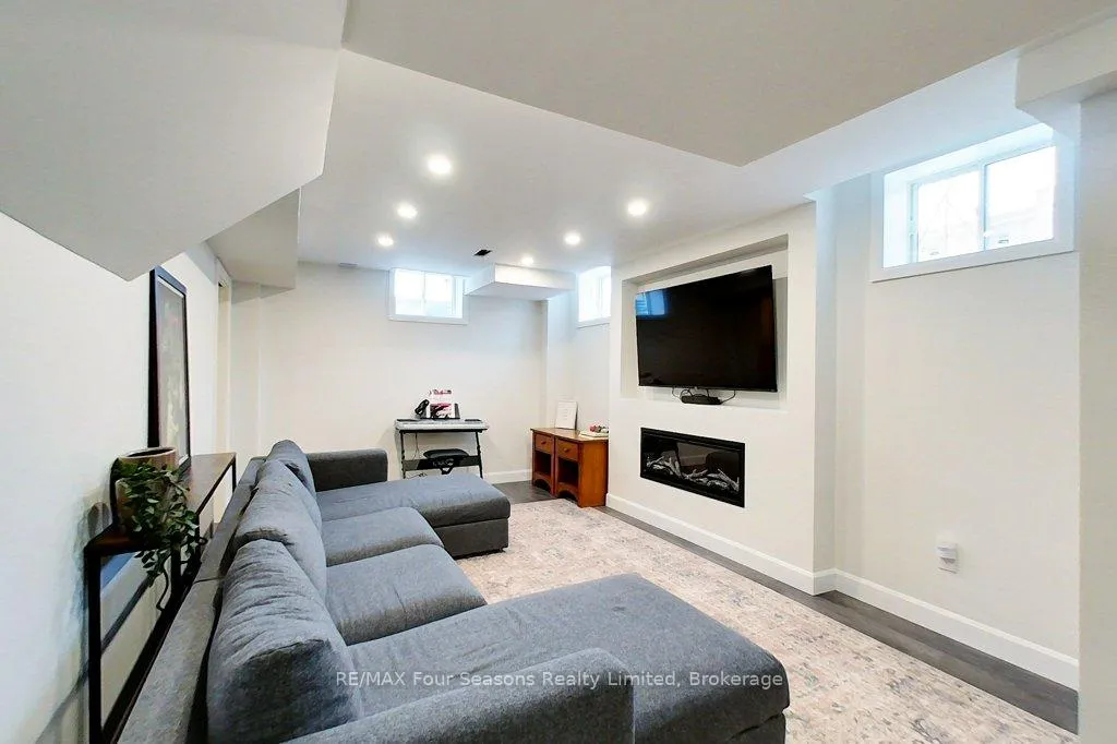 Photo 37 of 35 Kirby Avenue, Collingwood — HOMEH
