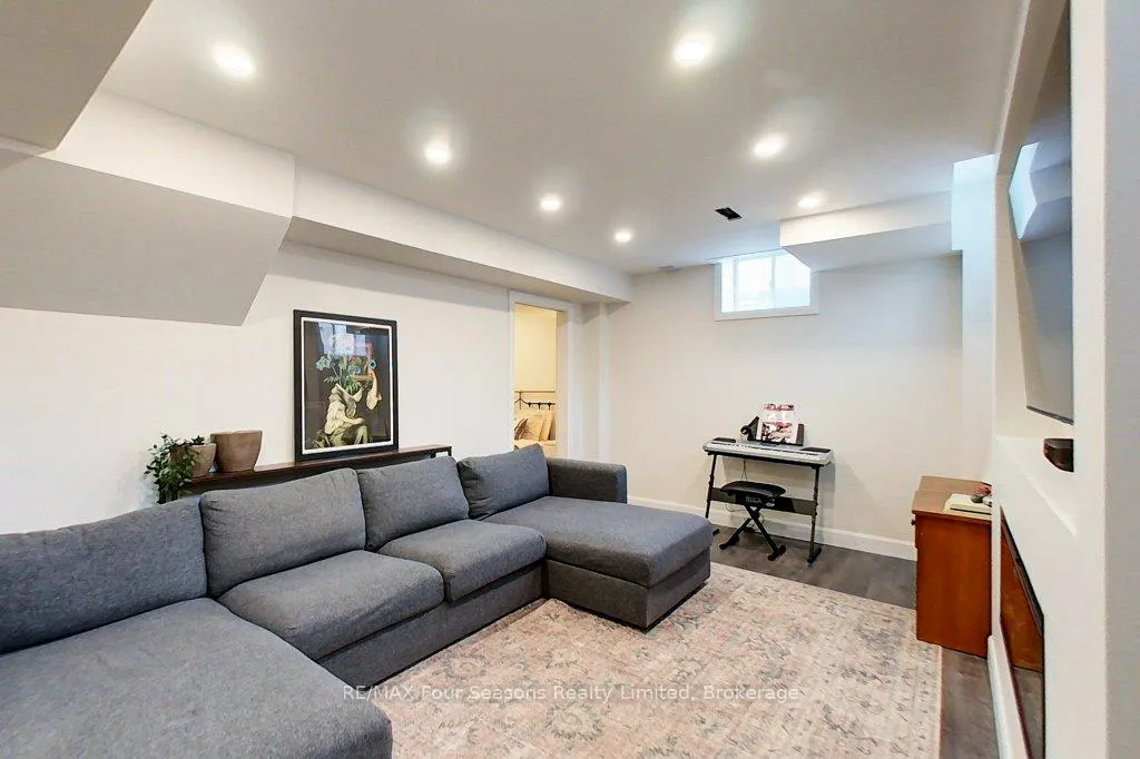 Photo 38 of 35 Kirby Avenue, Collingwood — HOMEH