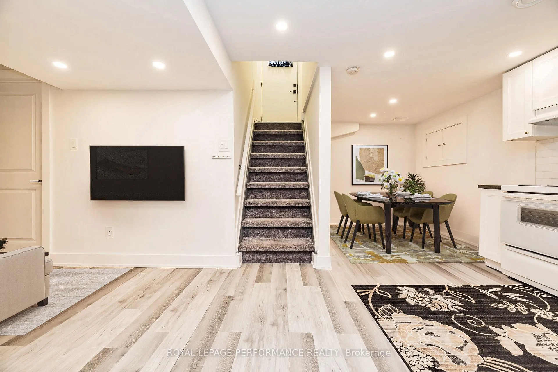 Photo 4 of Unit B, 36 Largo Crescent, Ottawa, Meadowlands/Crestview — HOMEH