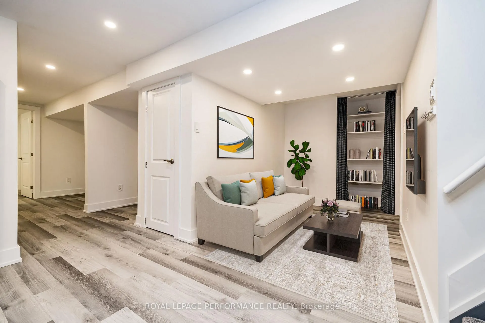 Photo 5 of Unit B, 36 Largo Crescent, Ottawa, Meadowlands/Crestview — HOMEH