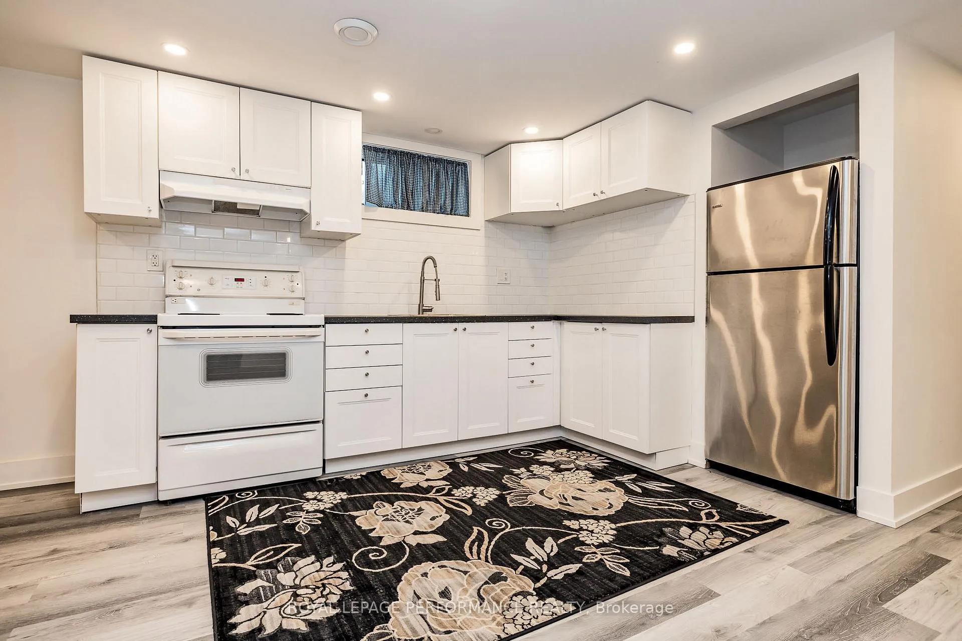 Photo 6 of Unit B, 36 Largo Crescent, Ottawa, Meadowlands/Crestview — HOMEH