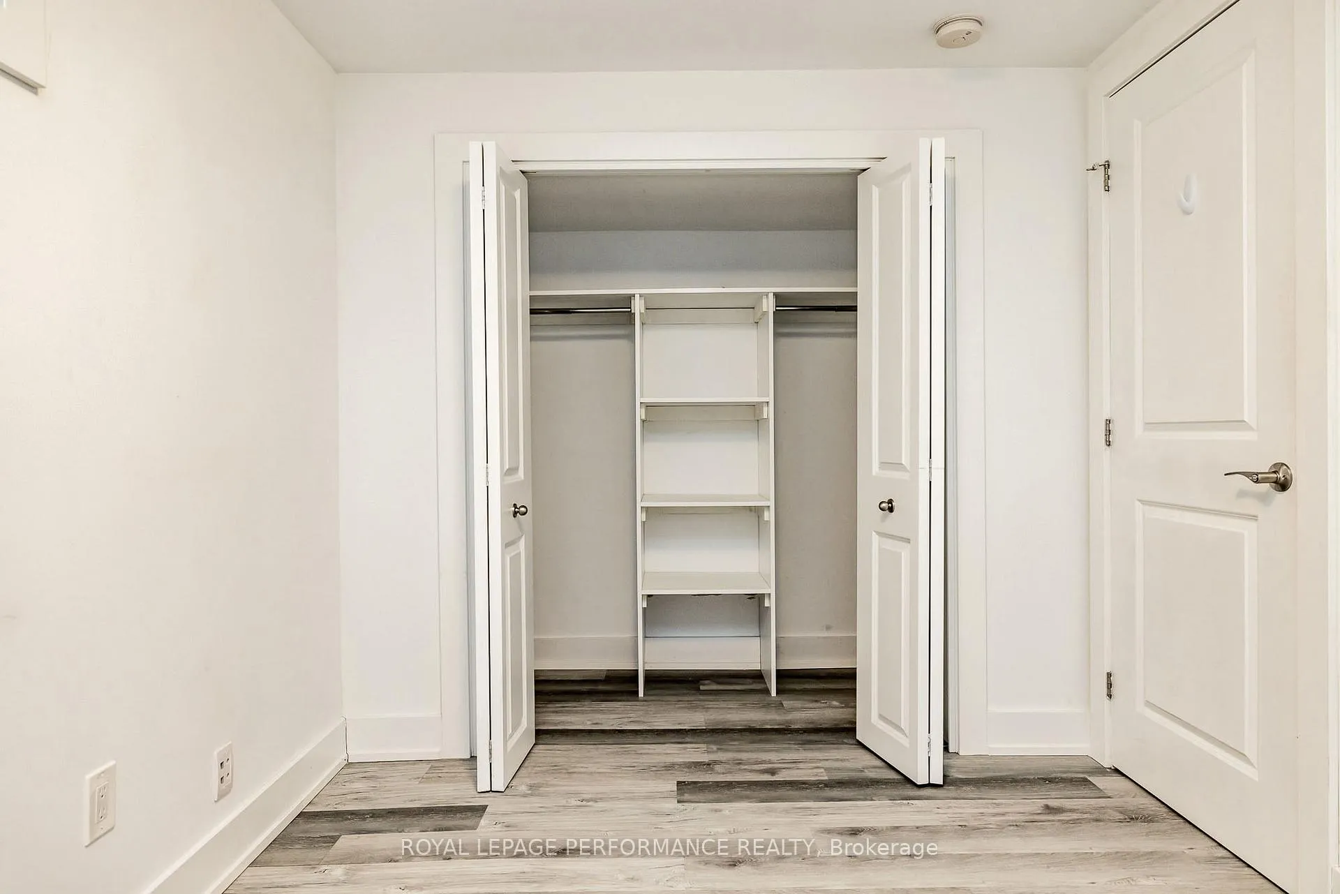Photo 14 of Unit B, 36 Largo Crescent, Ottawa, Meadowlands/Crestview — HOMEH
