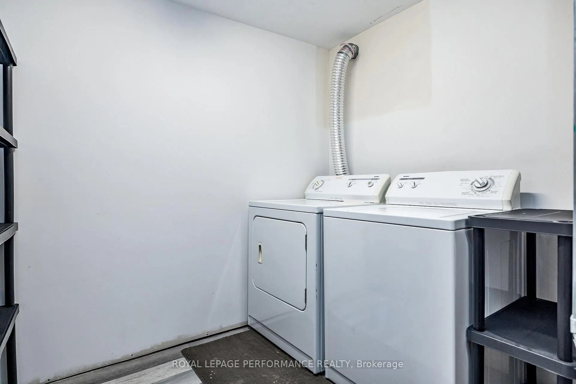 Photo 21 of Unit B, 36 Largo Crescent, Ottawa, Meadowlands/Crestview — HOMEH
