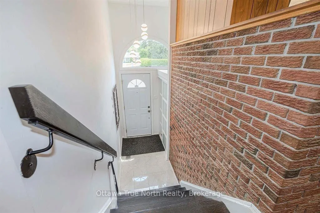 Photo 7 of 31 Ashgrove Crescent, Ottawa, Briargreen — HOMEH