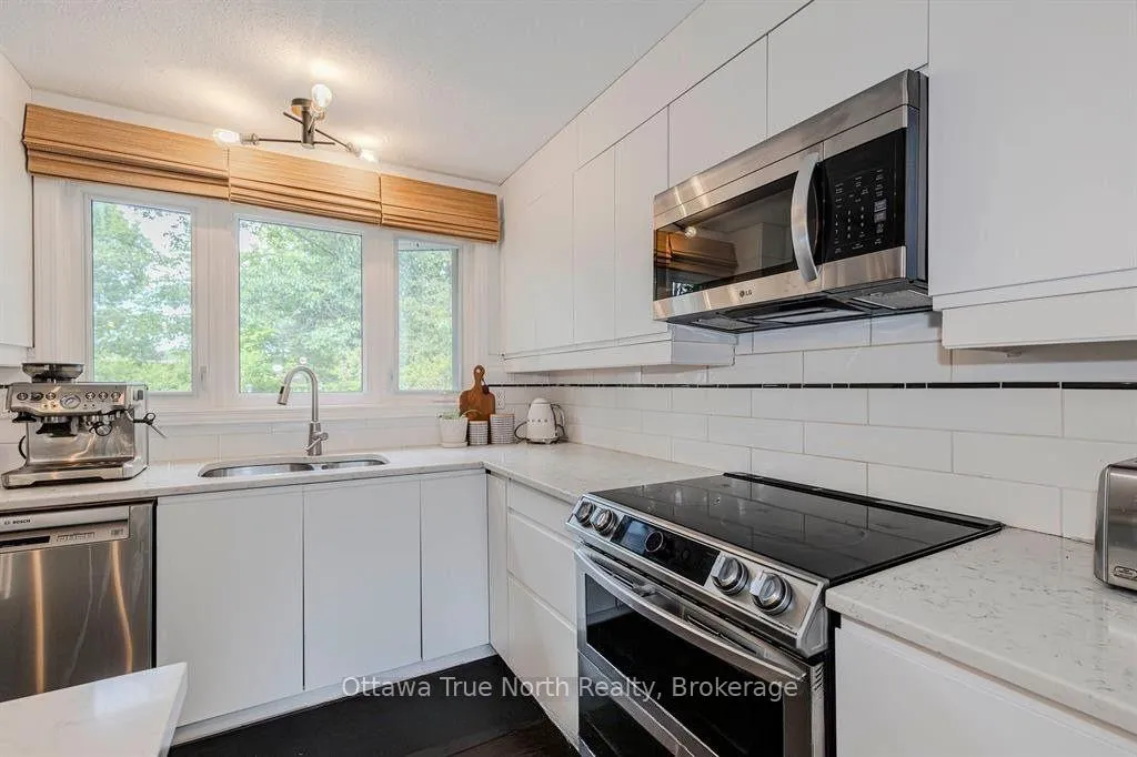 Photo 14 of 31 Ashgrove Crescent, Ottawa, Briargreen — HOMEH
