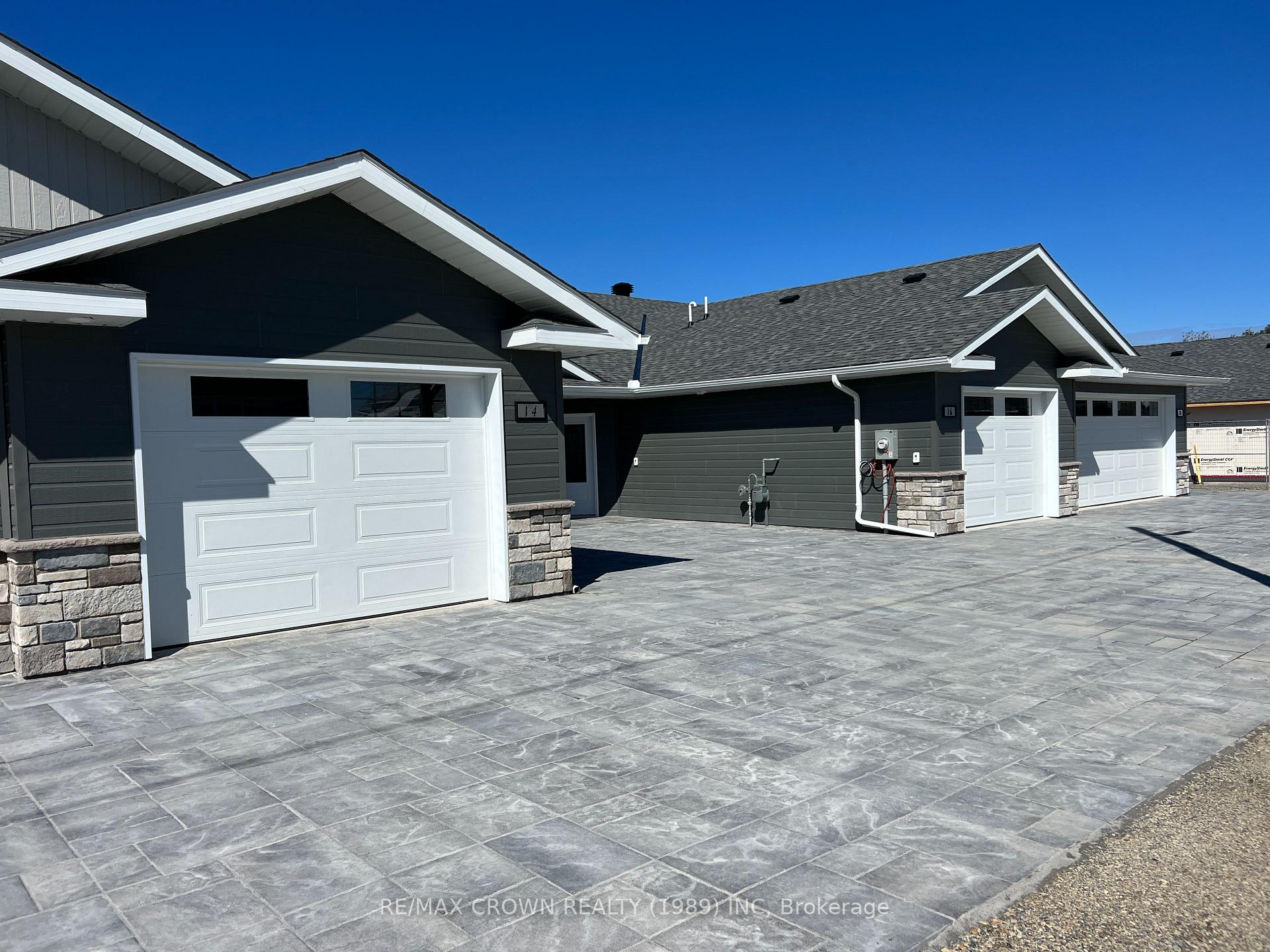 Photo 2 of 14 Golf Street, Kapuskasing — HOMEH
