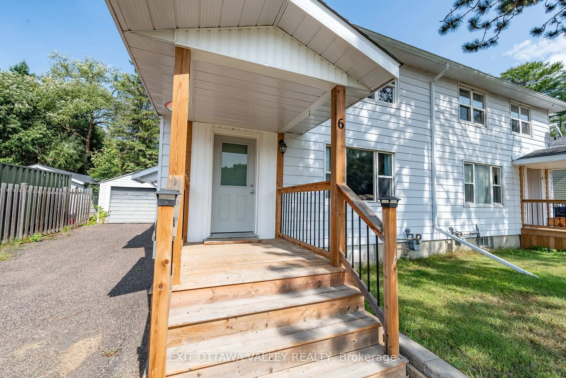 Photo 2 of 6 Faraday Crescent, Deep River — HOMEH