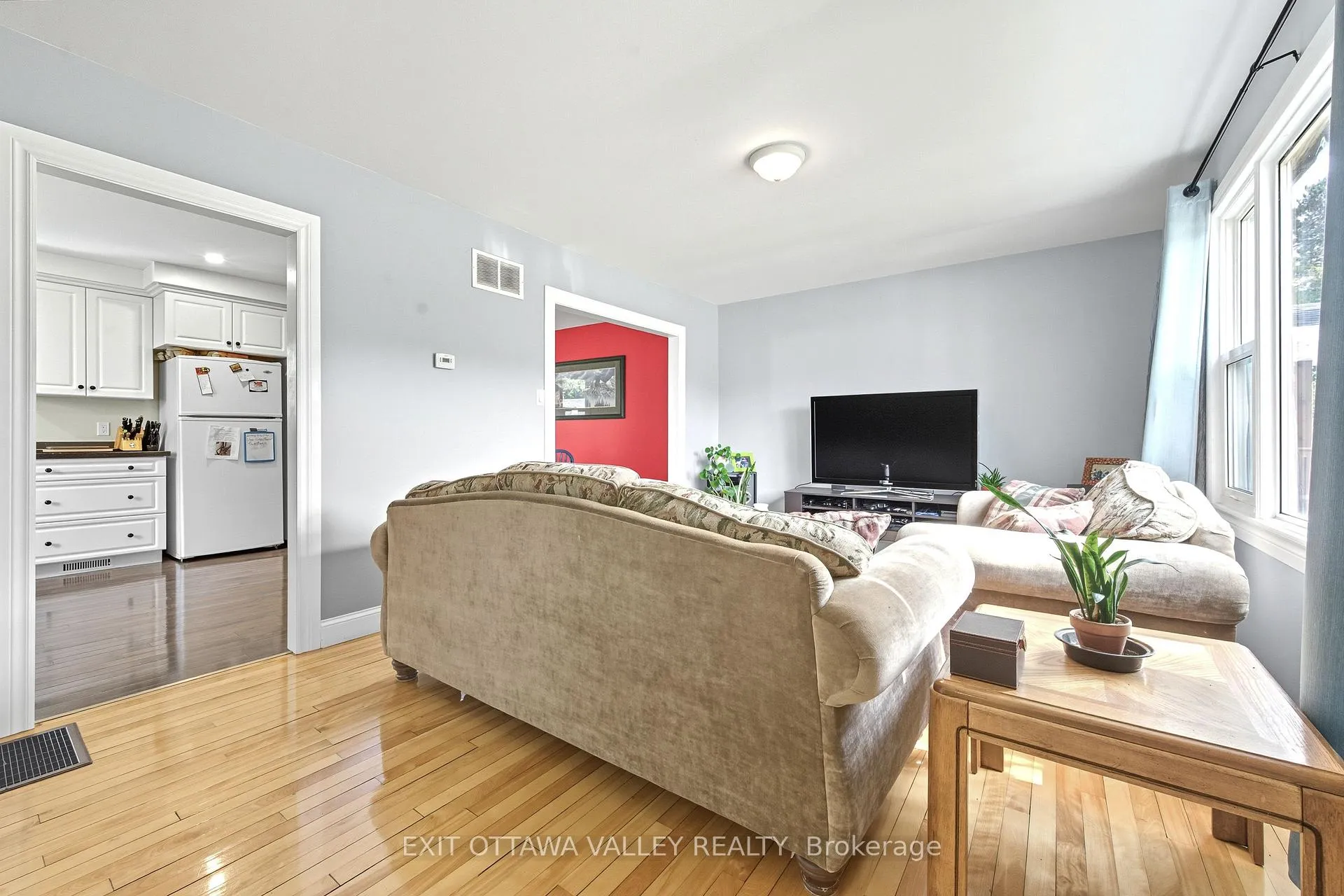 Photo 4 of 6 Faraday Crescent, Deep River — HOMEH