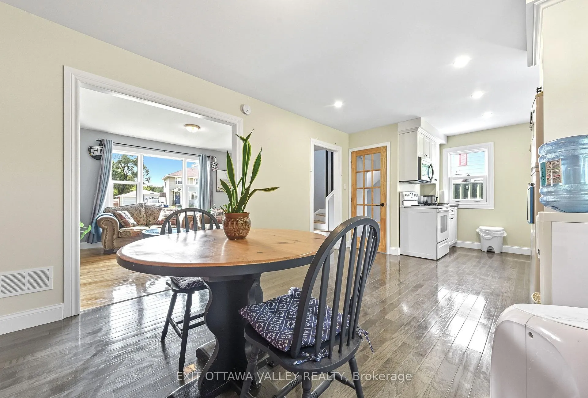 Photo 8 of 6 Faraday Crescent, Deep River — HOMEH