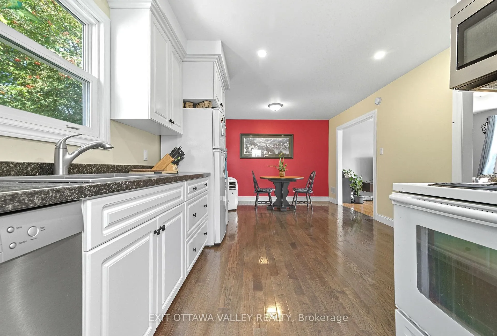 Photo 12 of 6 Faraday Crescent, Deep River — HOMEH