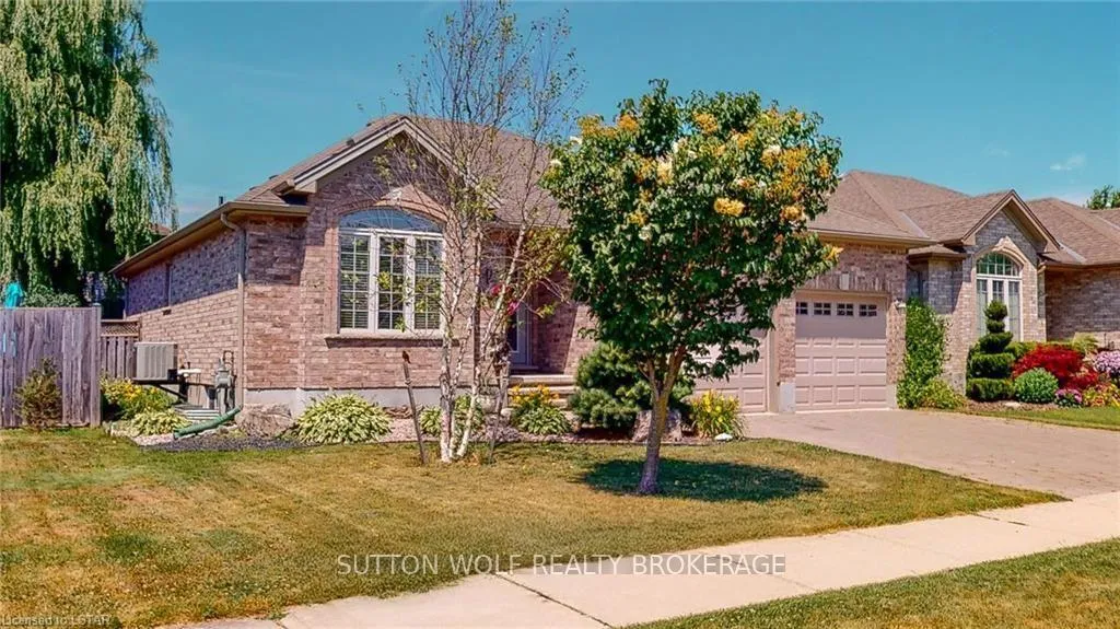 Photo 3 of 152 Deborah Drive, Strathroy-Caradoc, NE — HOMEH