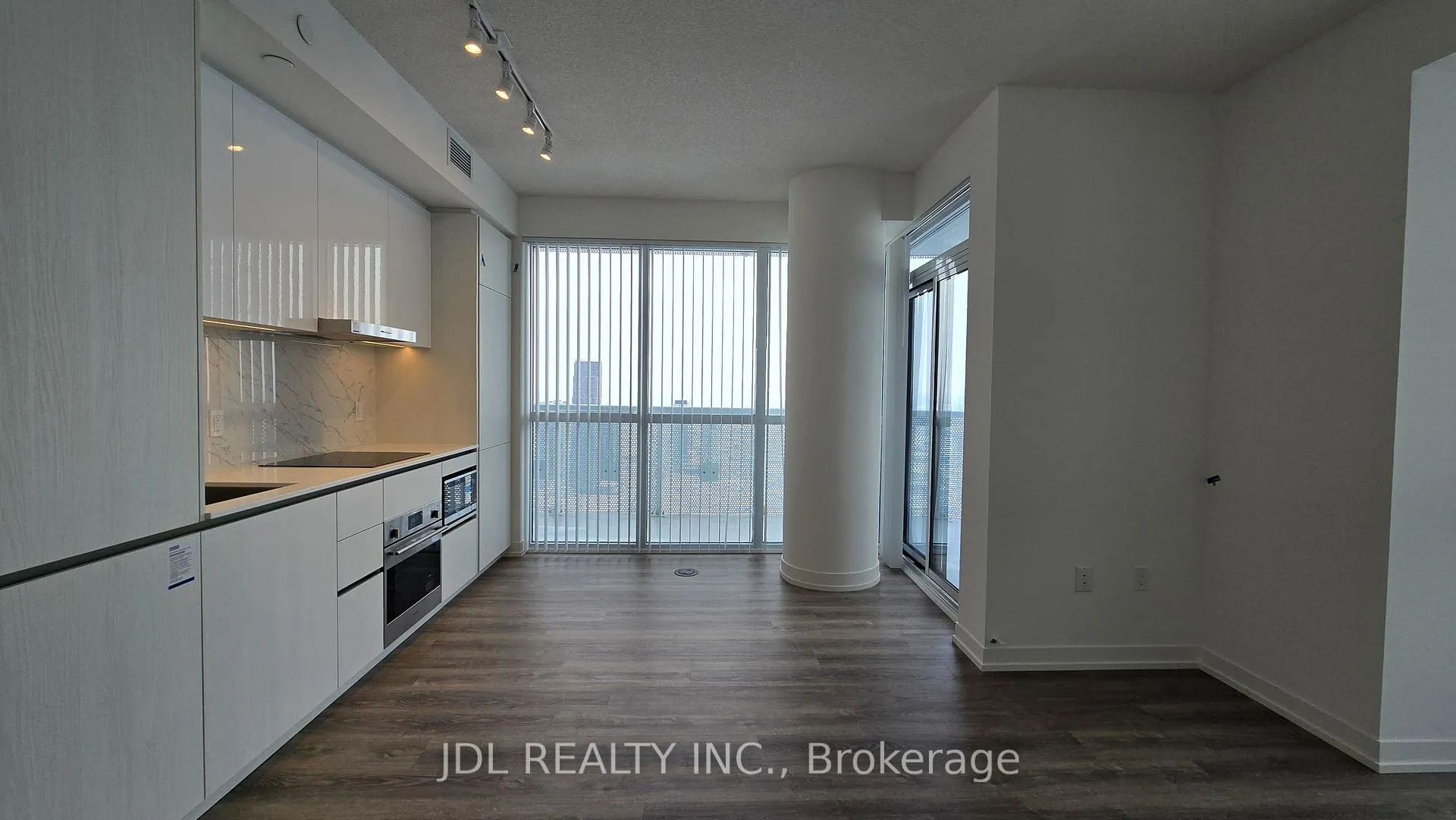 Photo 1 of Unit 5809, 8 Interchange Way, Vaughan, Vaughan Corporate Centre — HOMEH