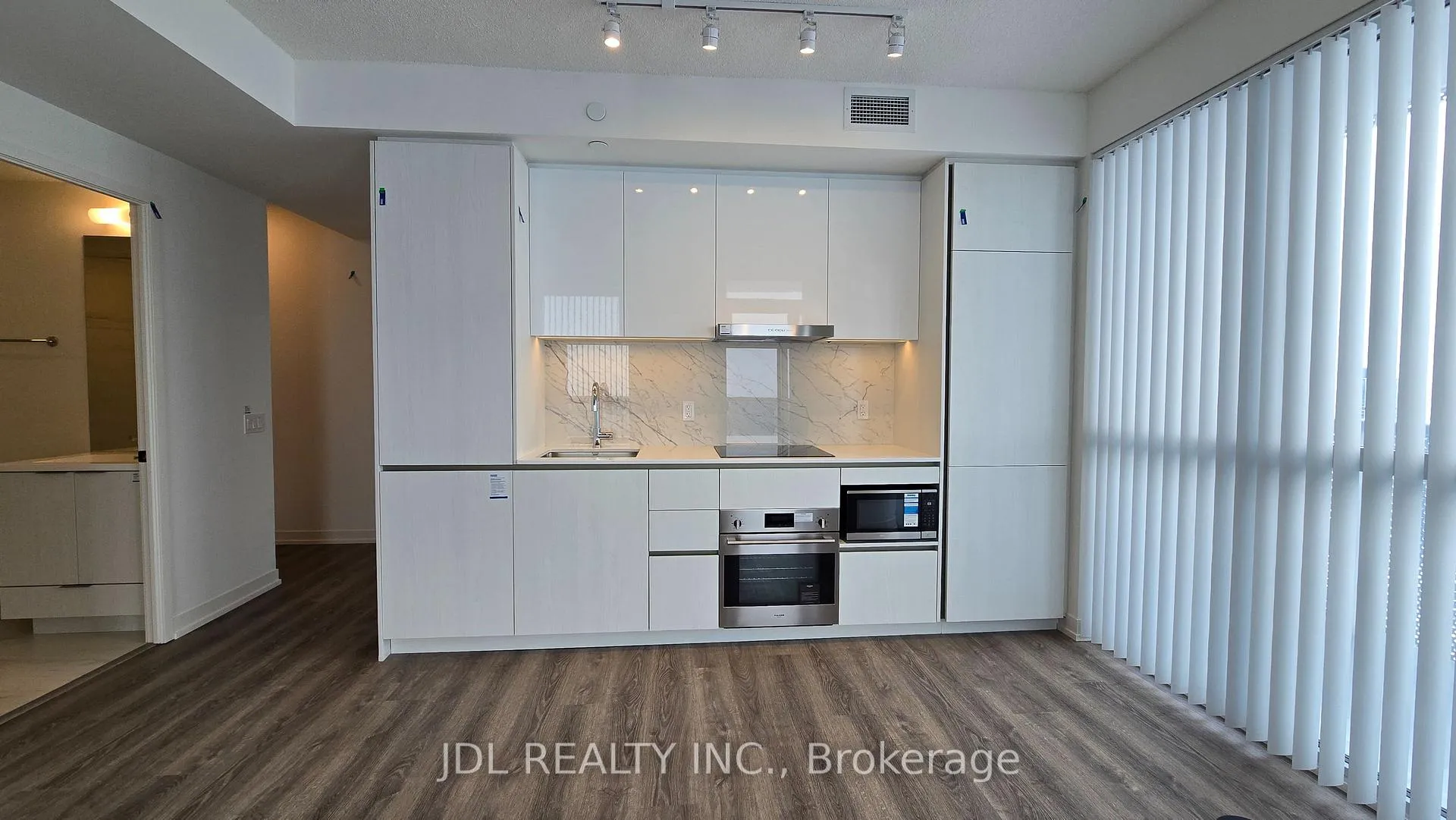 Photo 2 of Unit 5809, 8 Interchange Way, Vaughan, Vaughan Corporate Centre — HOMEH