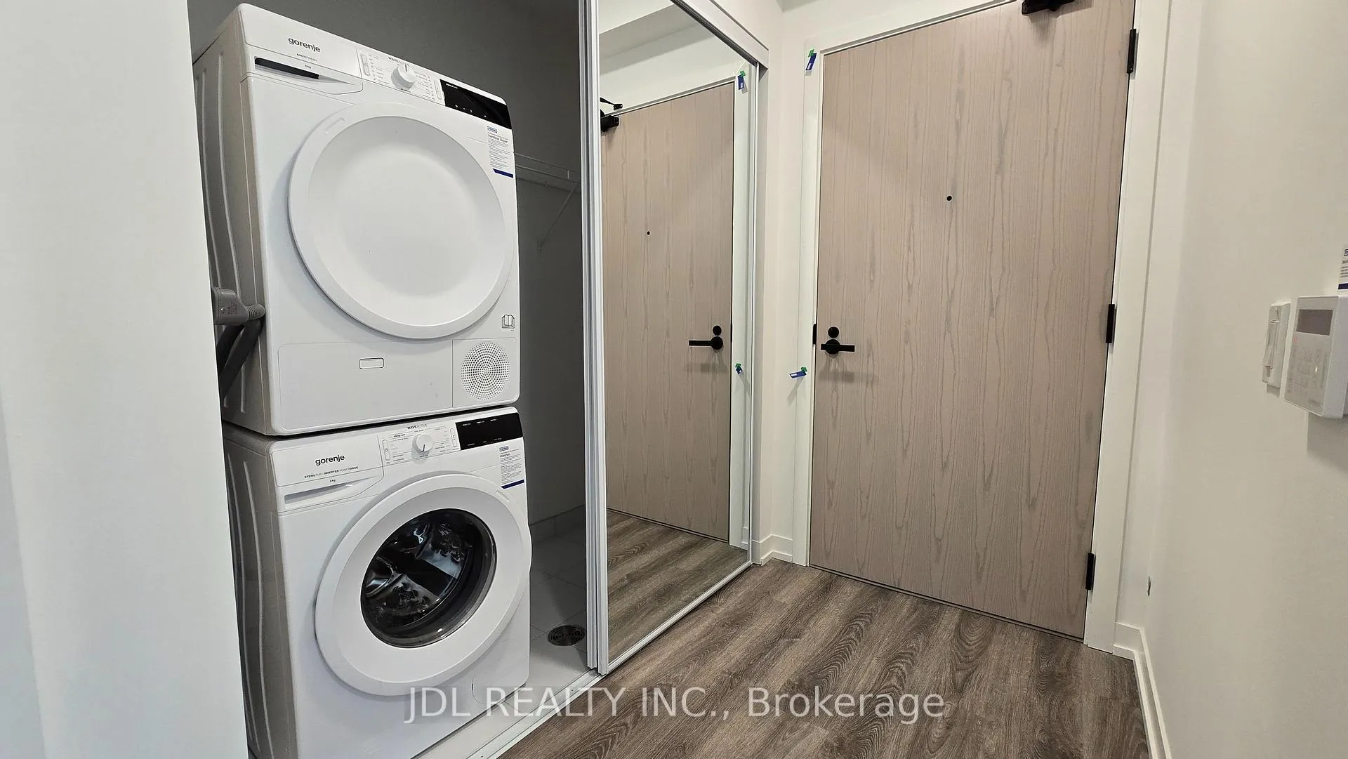 Photo 4 of Unit 5809, 8 Interchange Way, Vaughan, Vaughan Corporate Centre — HOMEH