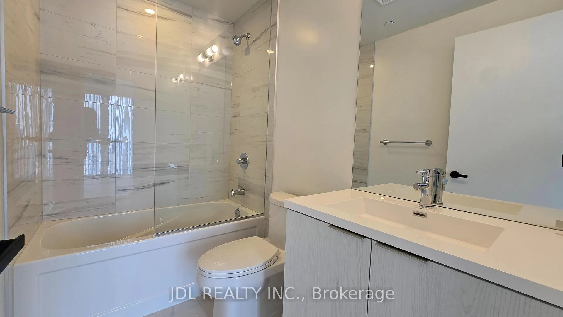 Photo 10 of Unit 5809, 8 Interchange Way, Vaughan, Vaughan Corporate Centre — HOMEH