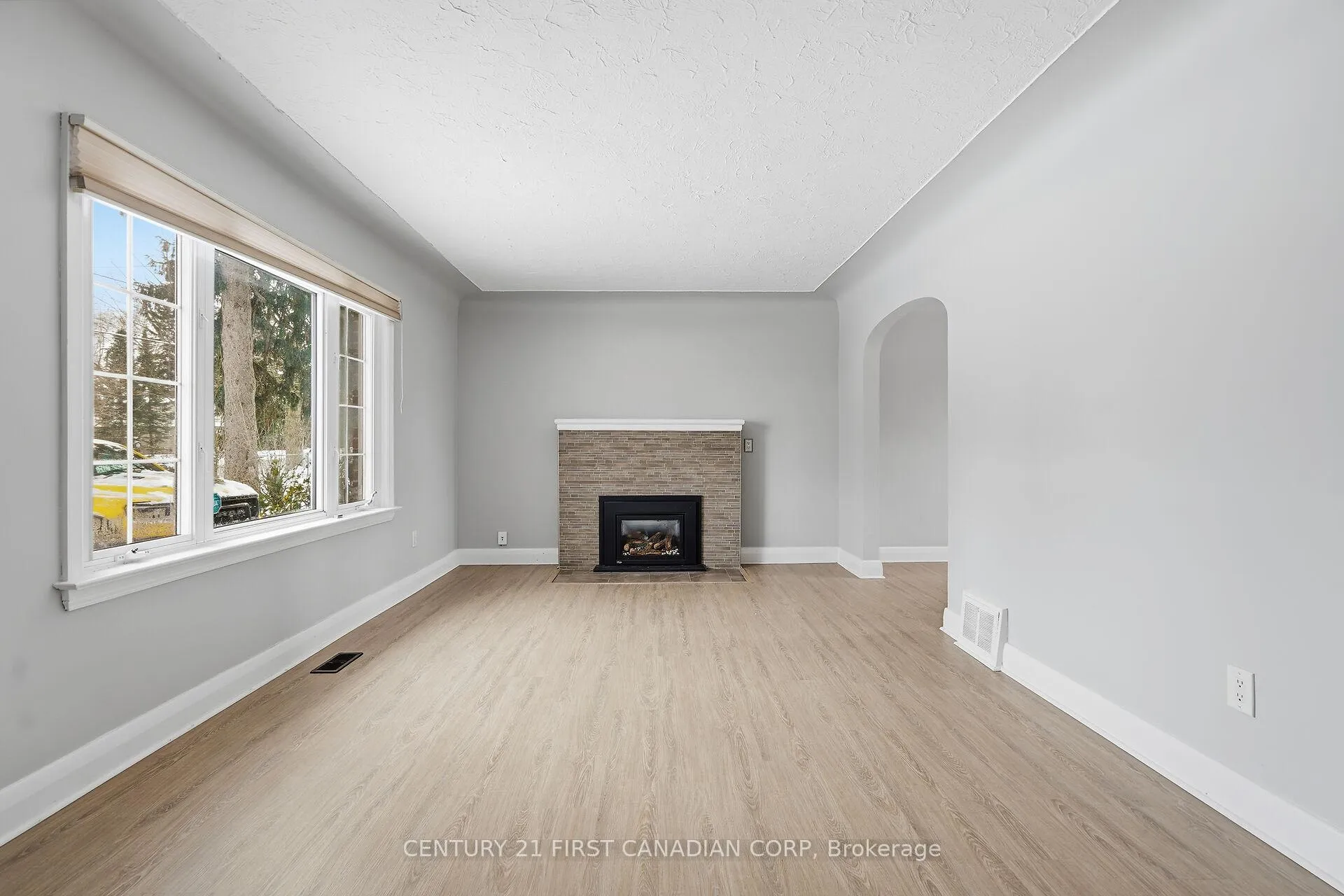 Photo 7 of 465 Boler Road, London, South K — HOMEH
