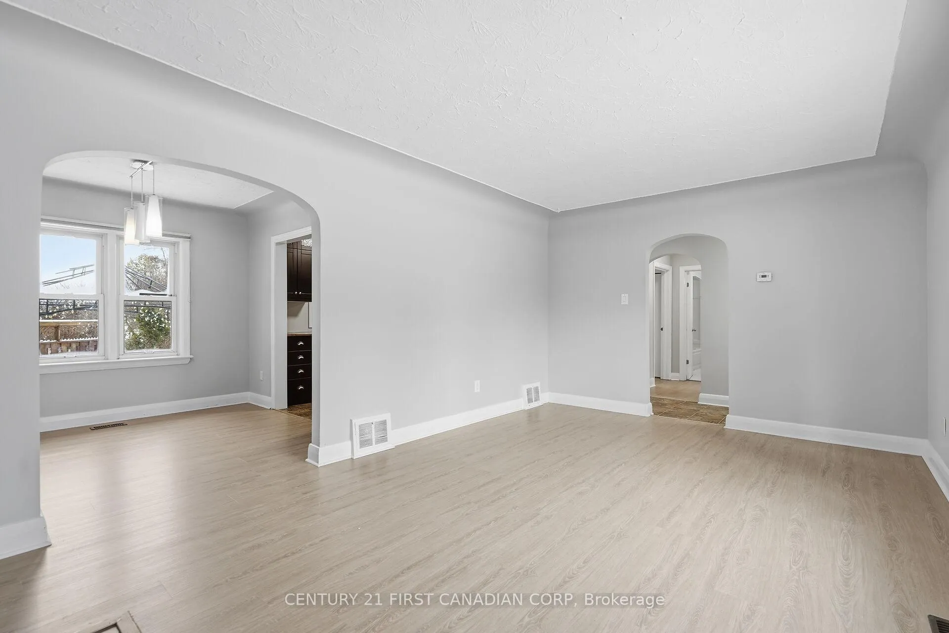 Photo 8 of 465 Boler Road, London, South K — HOMEH