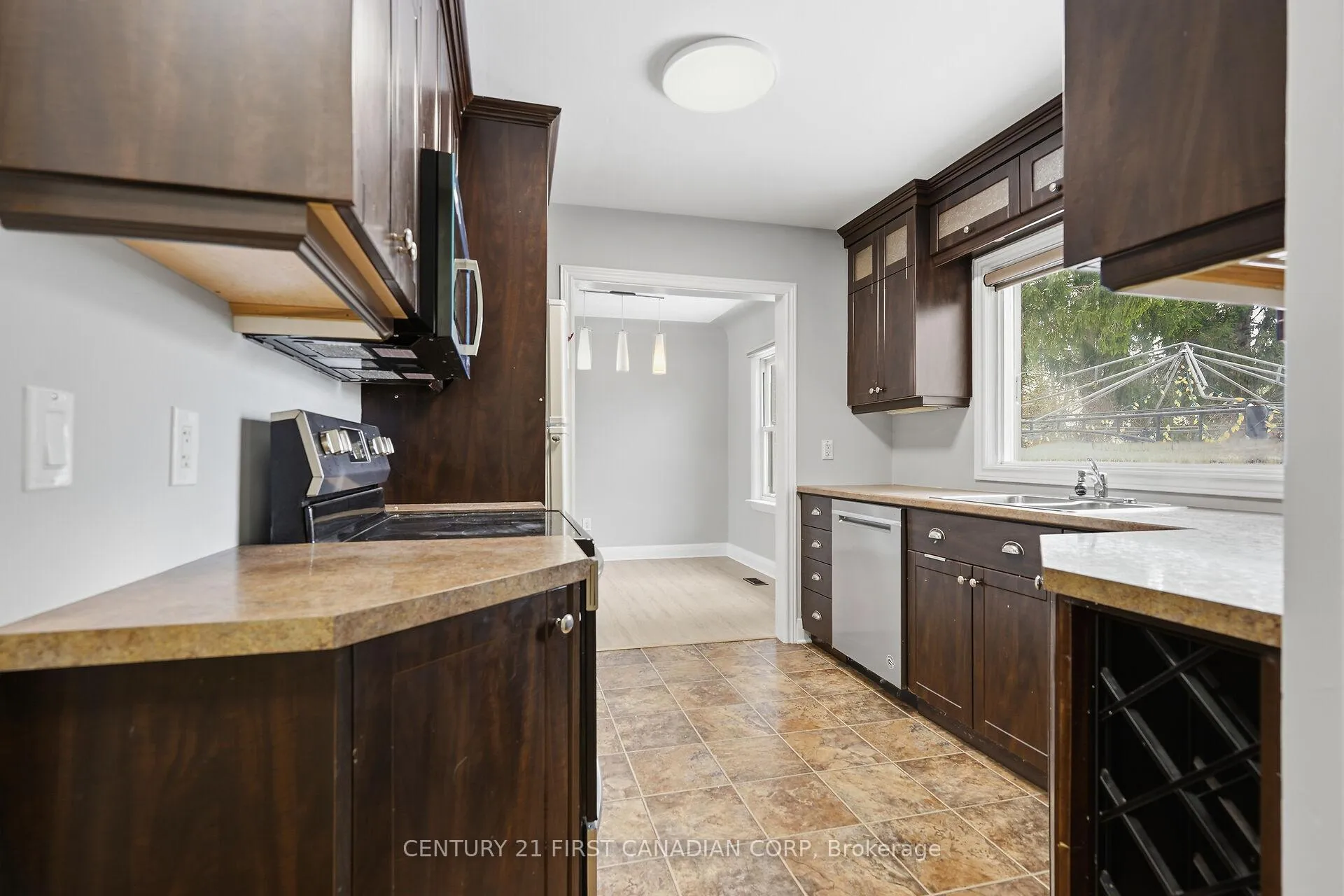 Photo 14 of 465 Boler Road, London, South K — HOMEH