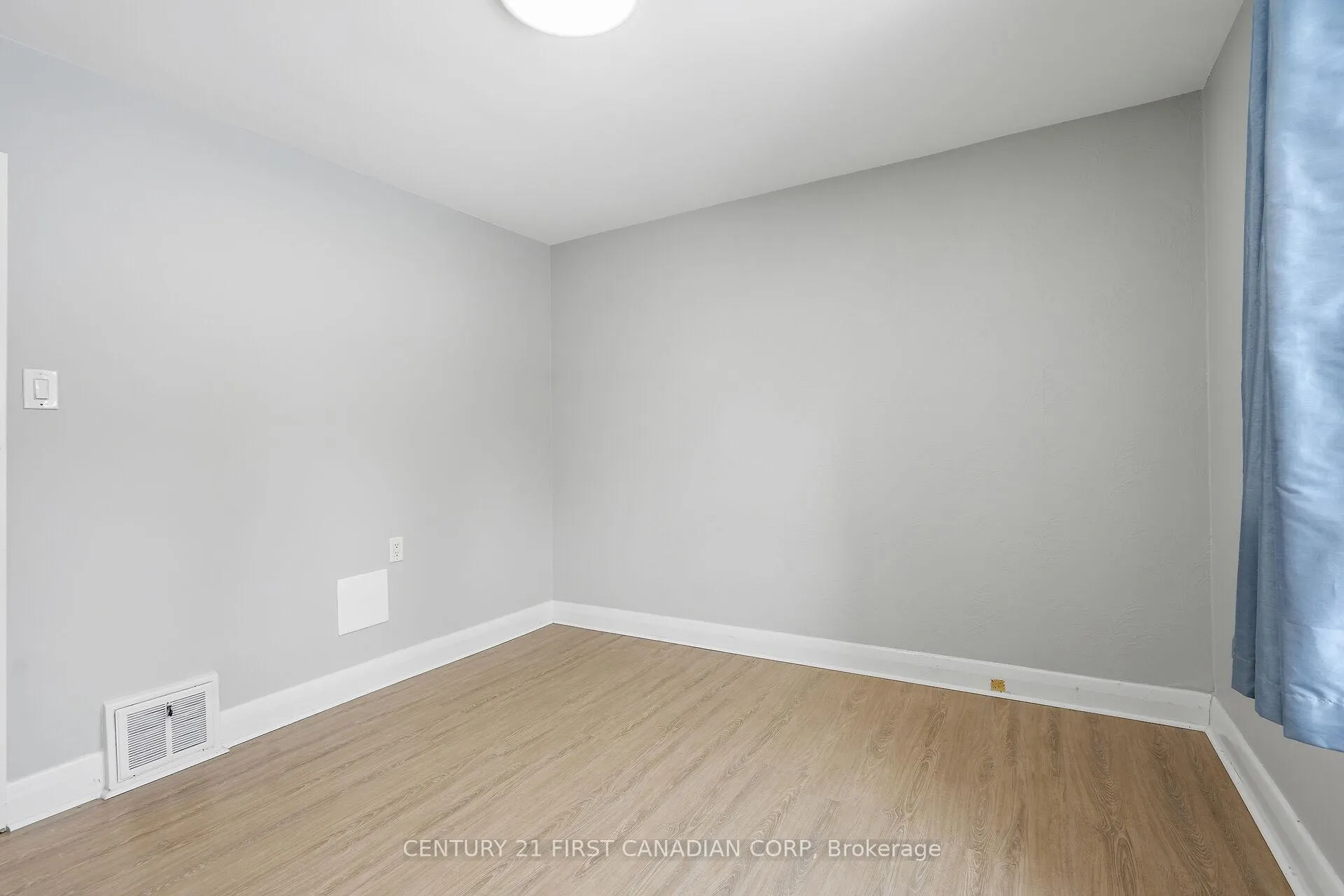 Photo 15 of 465 Boler Road, London, South K — HOMEH