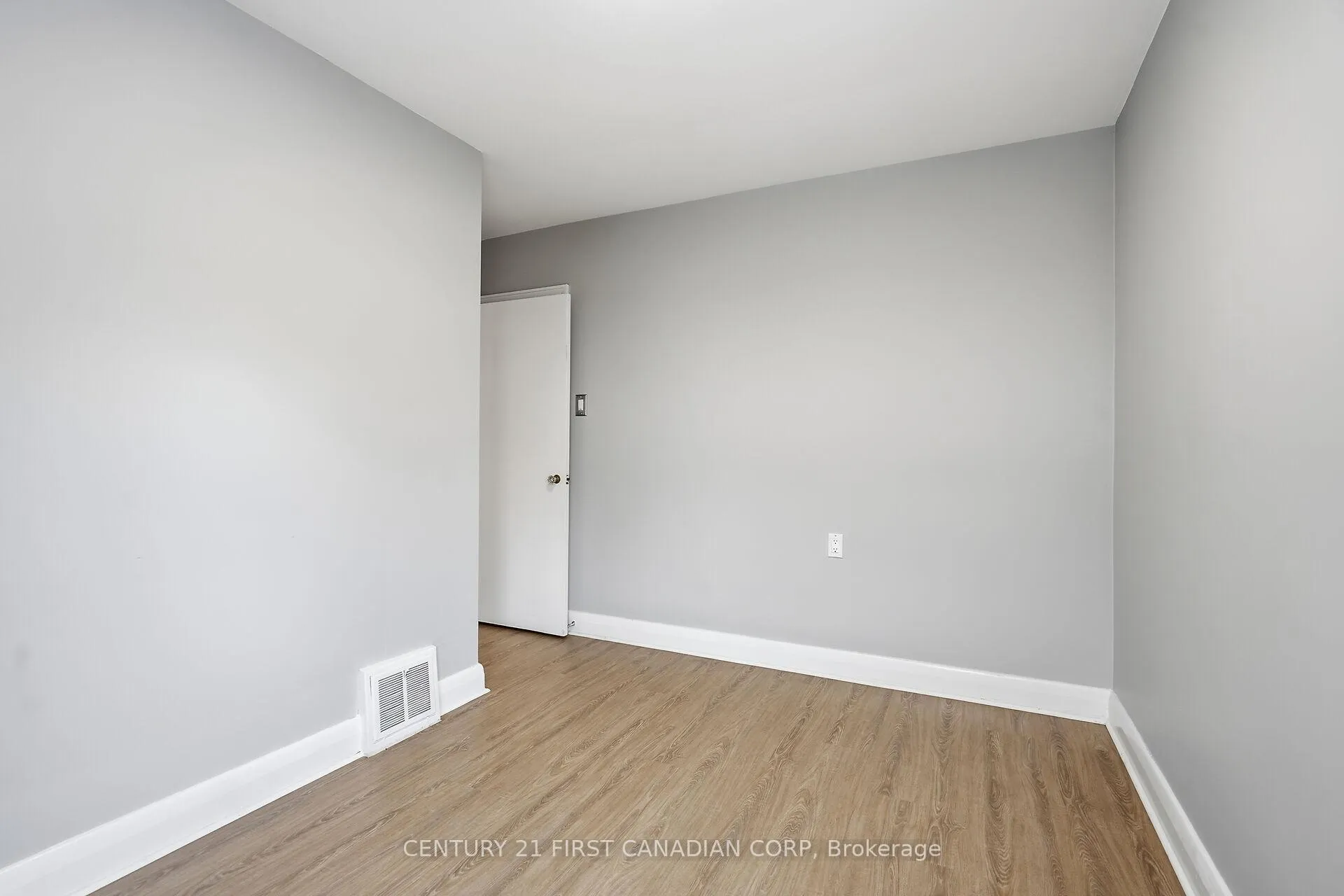 Photo 19 of 465 Boler Road, London, South K — HOMEH