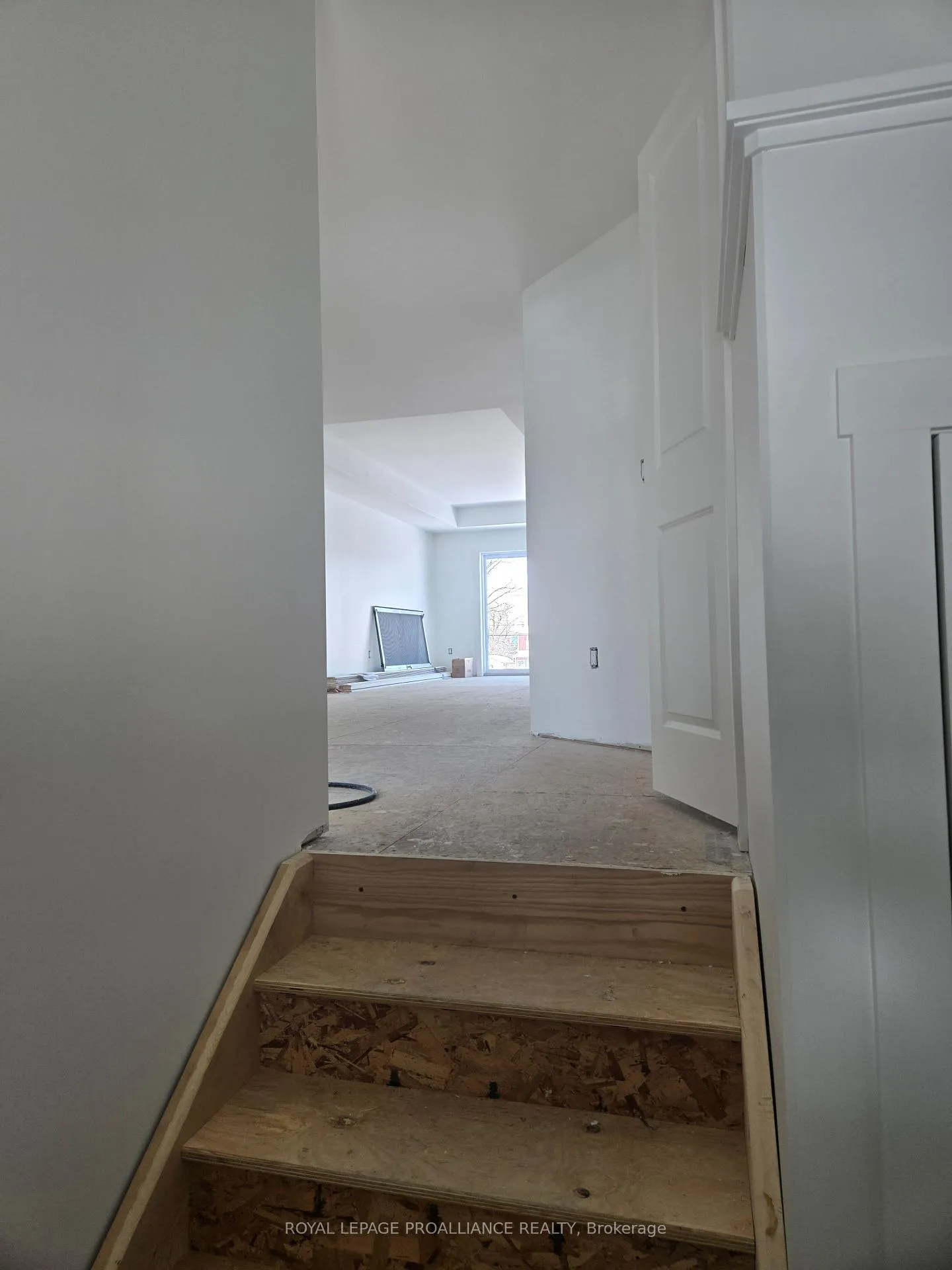 Photo 3 of Unit 2, 92 Lywood Street, Belleville, Thurlow Ward — HOMEH