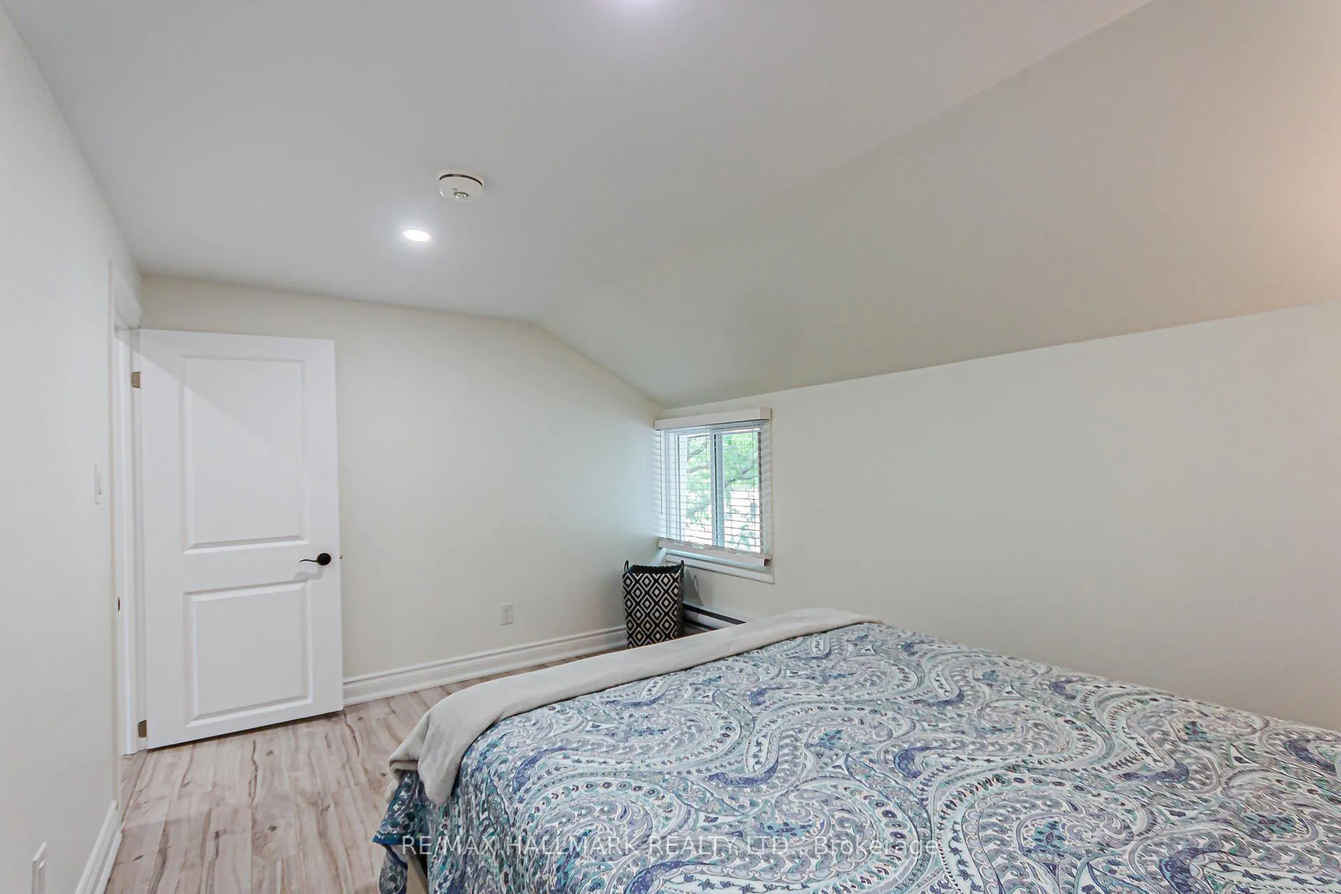 Photo 16 of Unit 2, 930 Lake Drive E, Georgina, Sutton & Jackson's Point — HOMEH