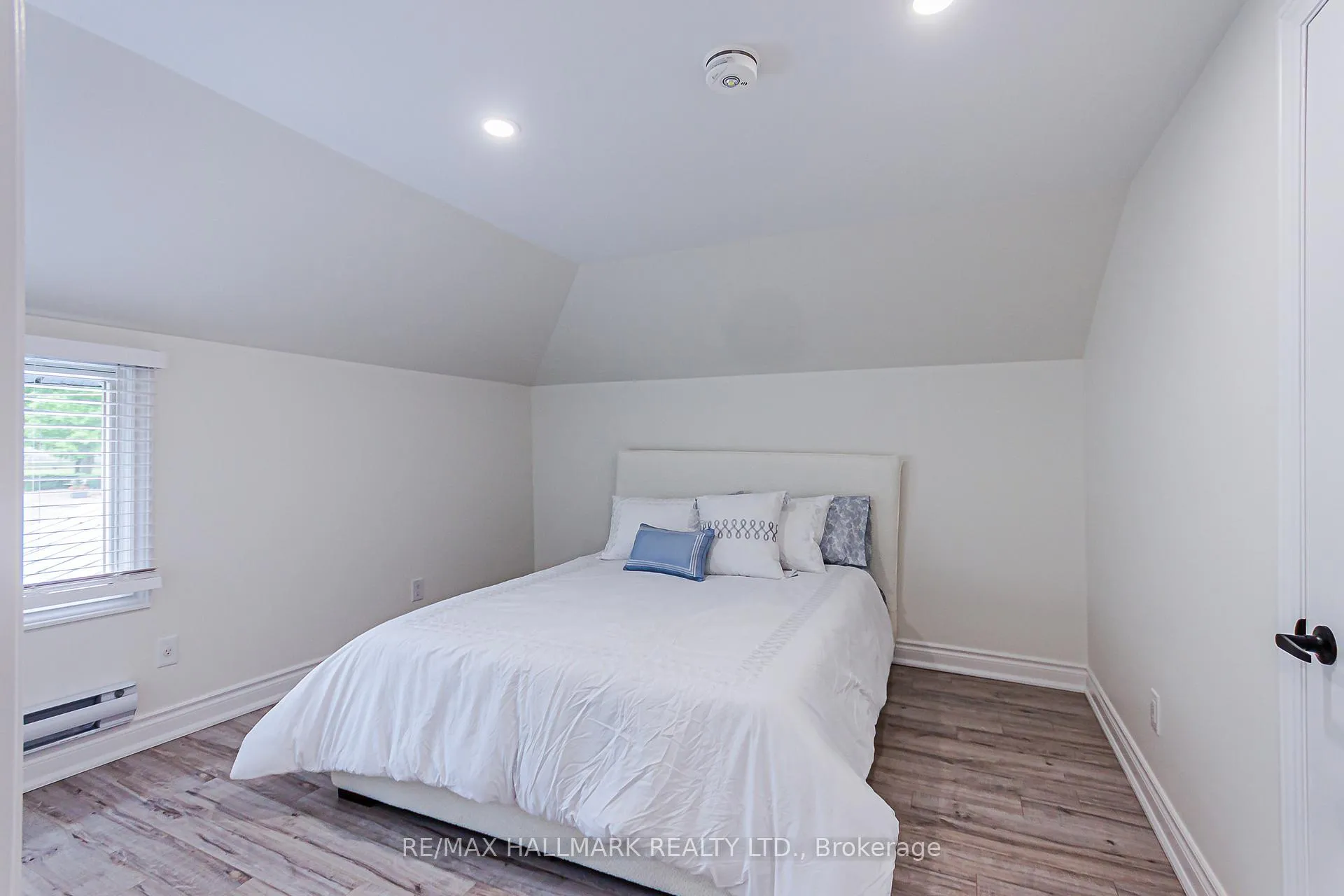 Photo 18 of Unit 2, 930 Lake Drive E, Georgina, Sutton & Jackson's Point — HOMEH