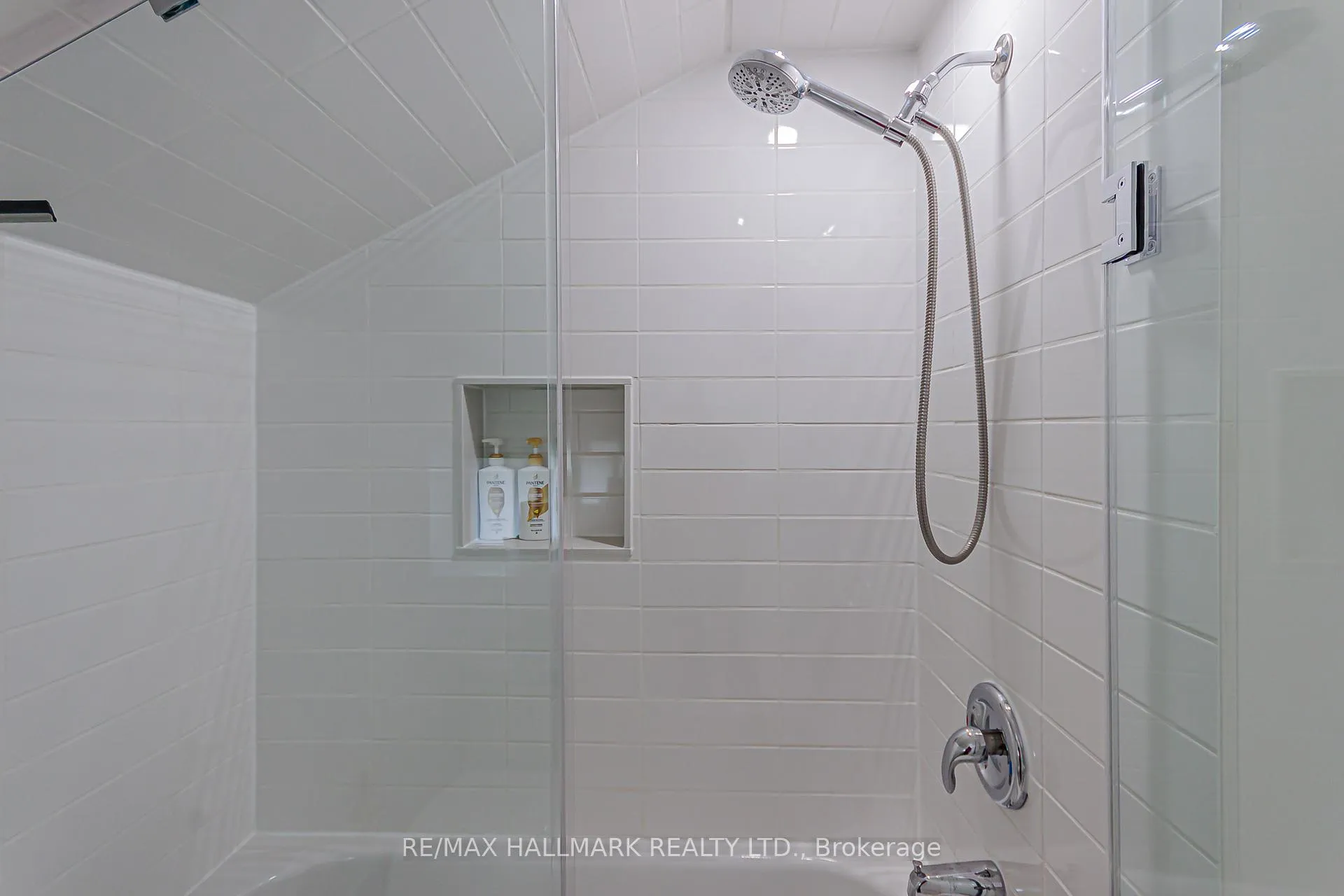 Photo 20 of Unit 2, 930 Lake Drive E, Georgina, Sutton & Jackson's Point — HOMEH