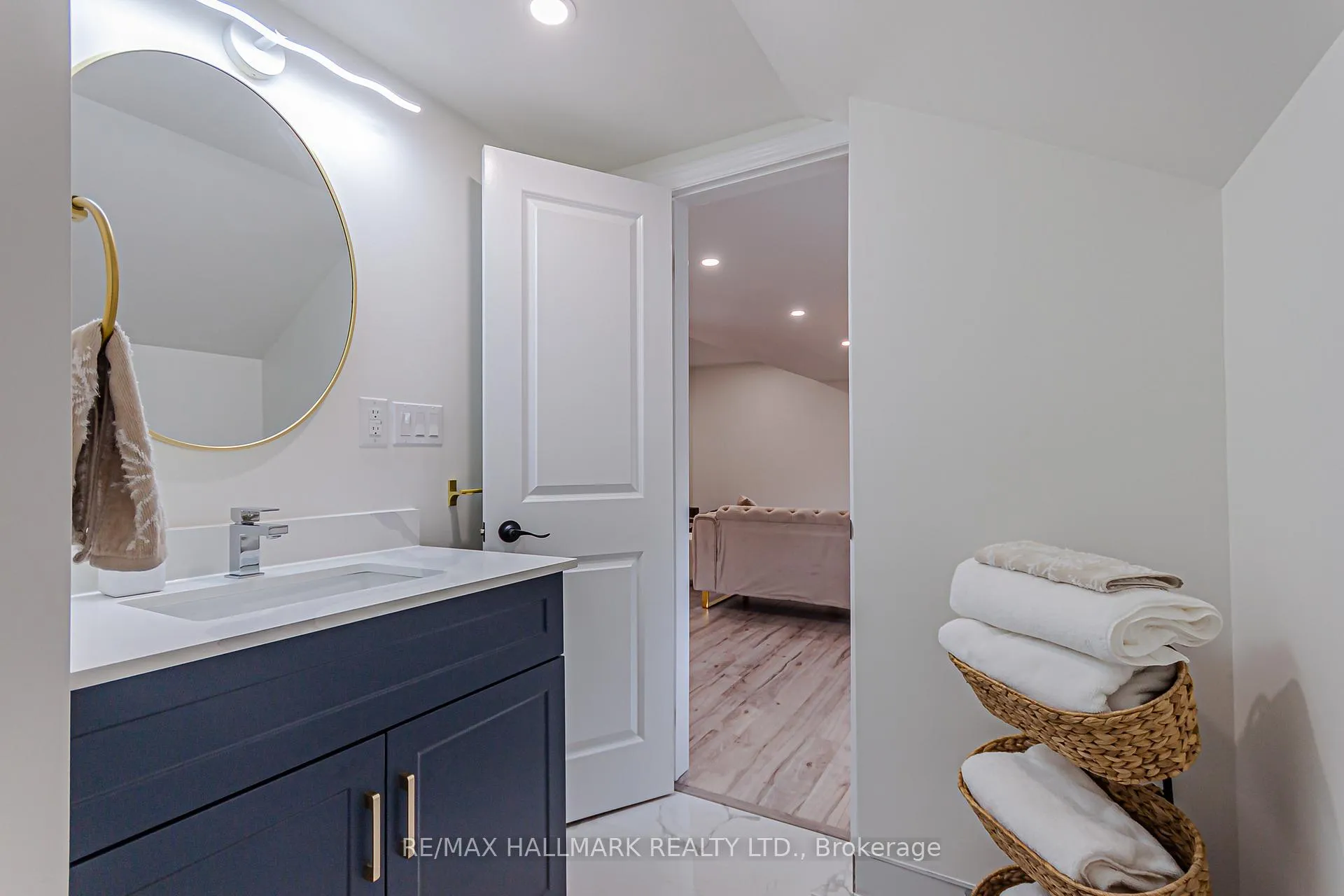 Photo 21 of Unit 2, 930 Lake Drive E, Georgina, Sutton & Jackson's Point — HOMEH