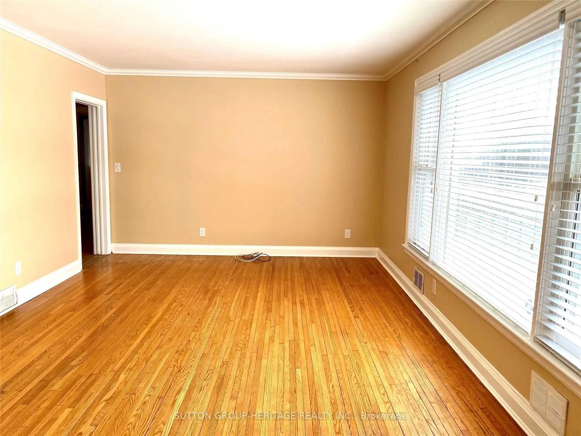 Photo 6 of 49 Grassmere Court, Oshawa, Lakeview — HOMEH