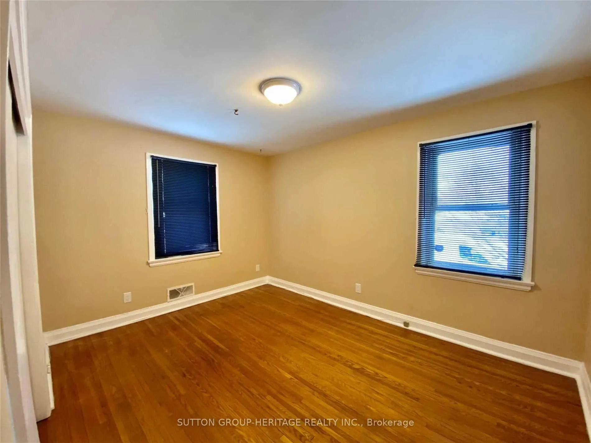Photo 8 of 49 Grassmere Court, Oshawa, Lakeview — HOMEH