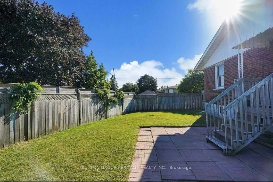Photo 10 of 49 Grassmere Court, Oshawa, Lakeview — HOMEH