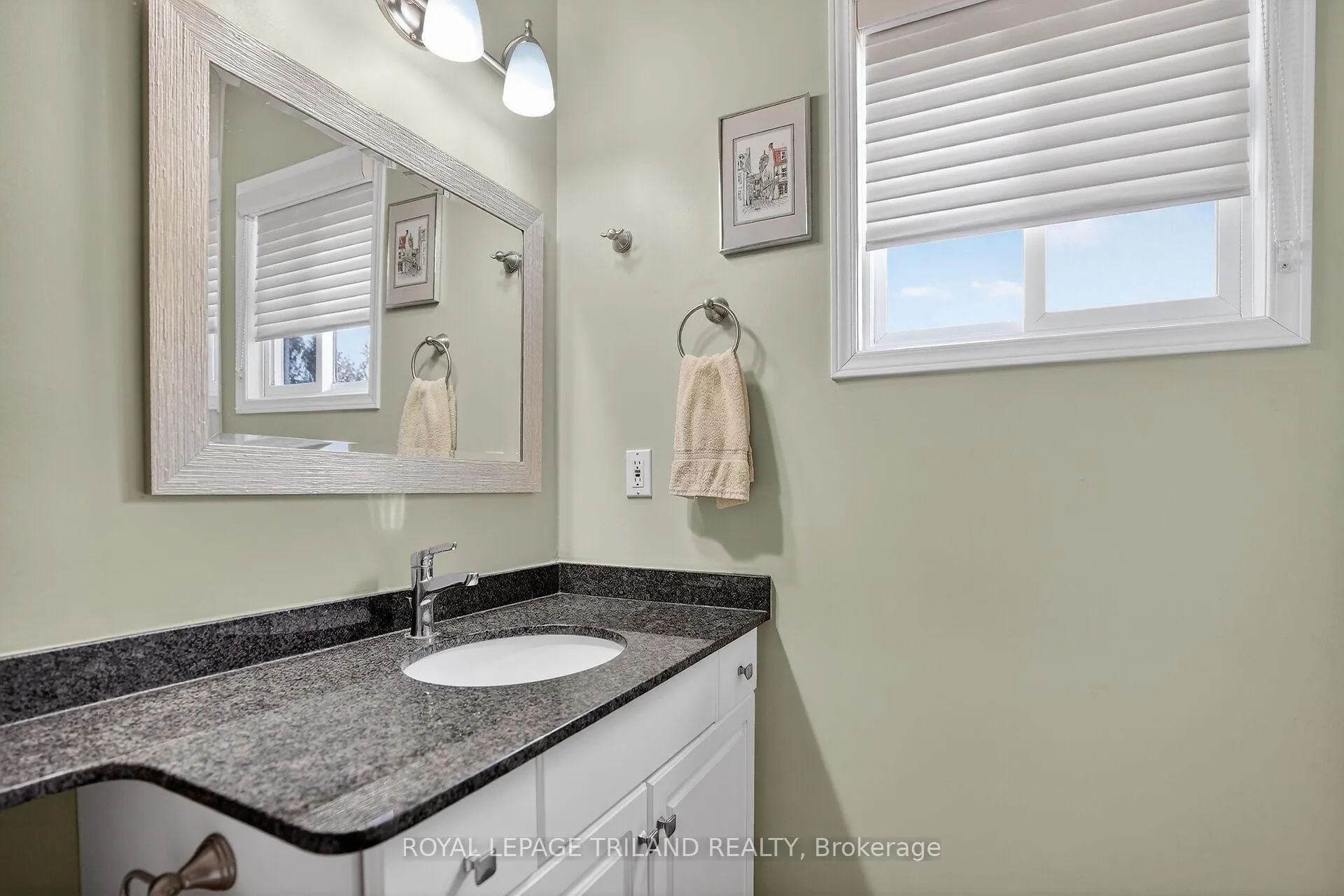 Photo 22 of 2 Axford Parkway, St. Thomas — HOMEH