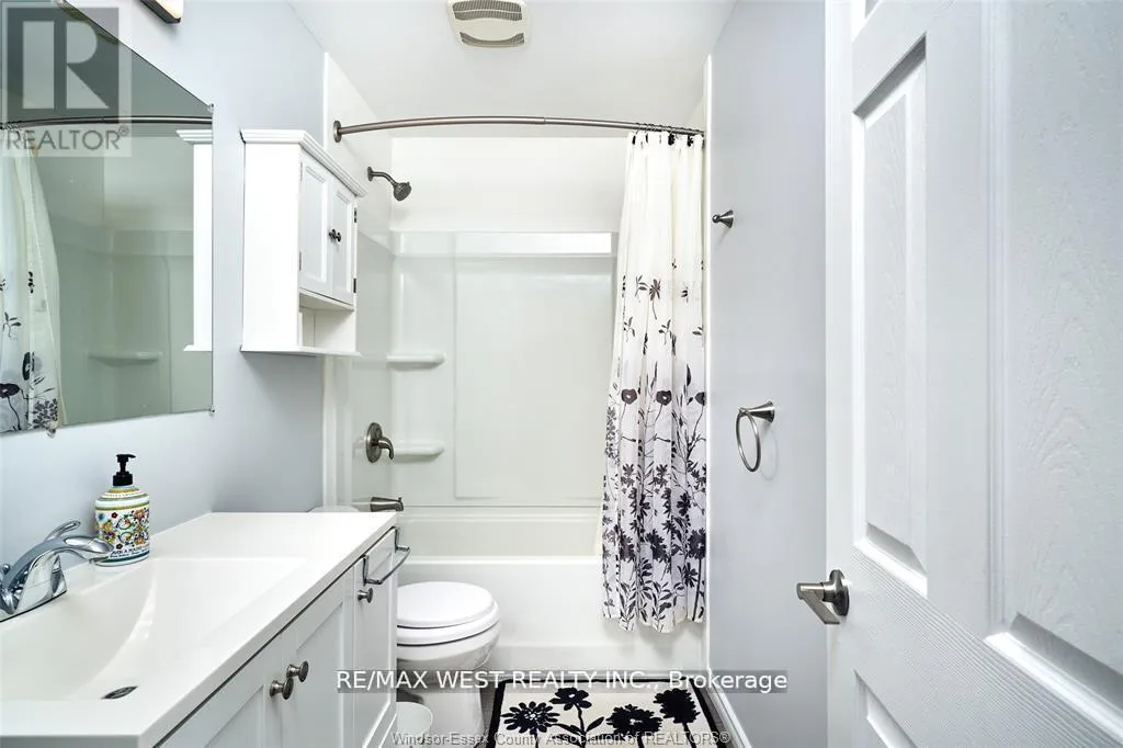 Photo 10 of 1344 Henry Ford Centre Drive, Windsor — HOMEH