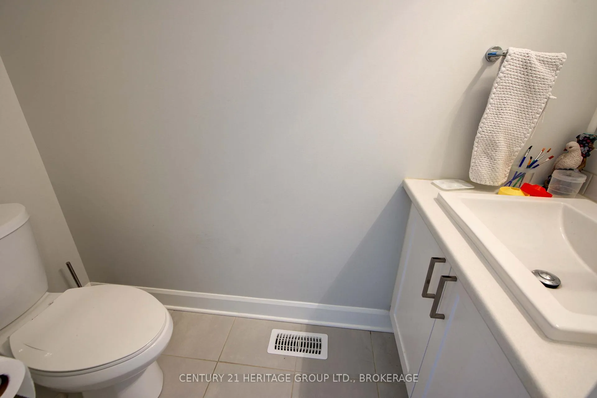 Photo 5 of 1263 Max Crescent, Kingston, City Northwest — HOMEH