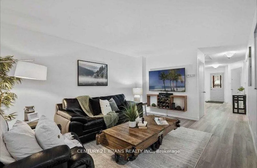 Photo 4 of 96 Beechnut Crescent, Clarington, Courtice — HOMEH