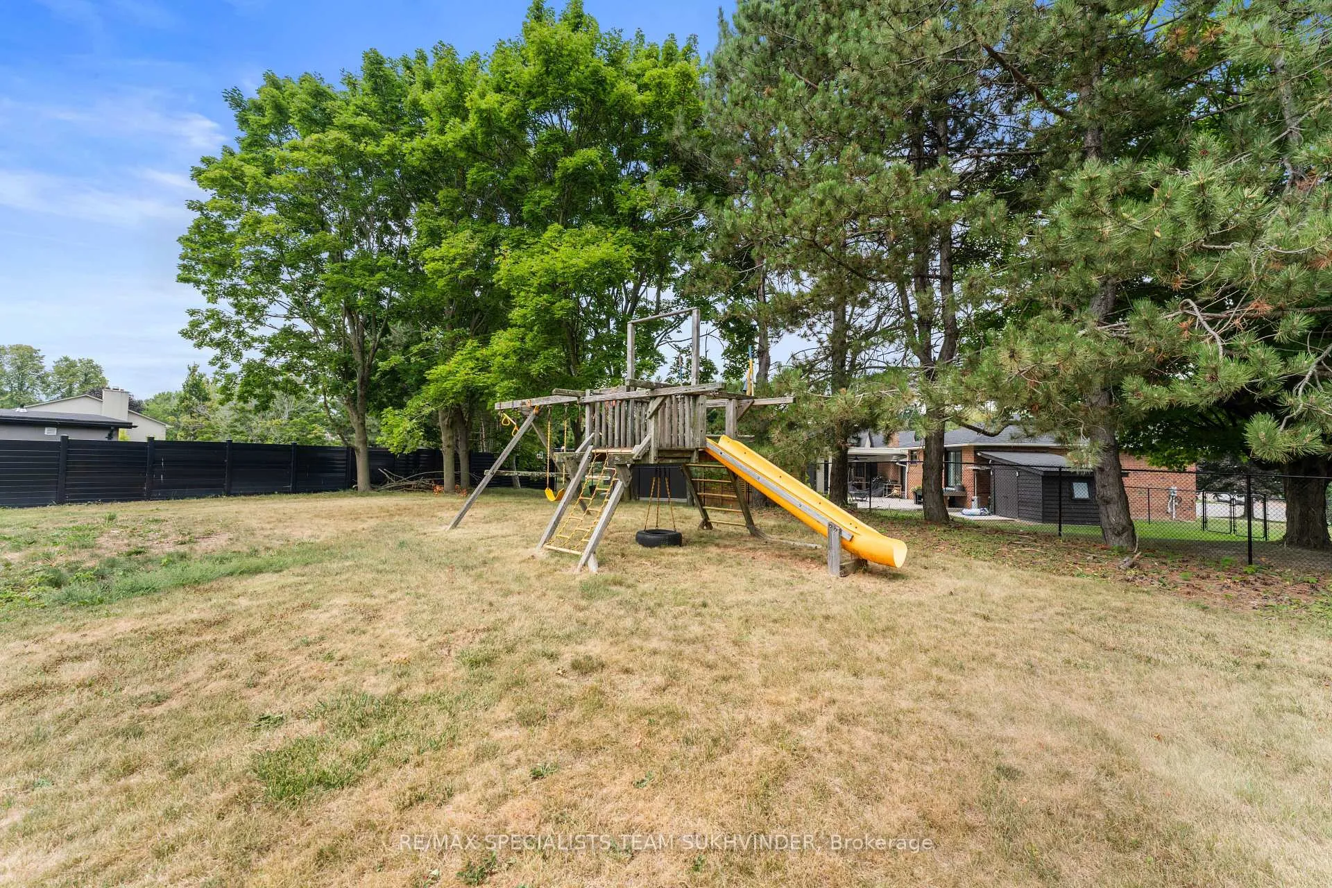 Photo 3 of 445 Warren Road, King, King City — HOMEH