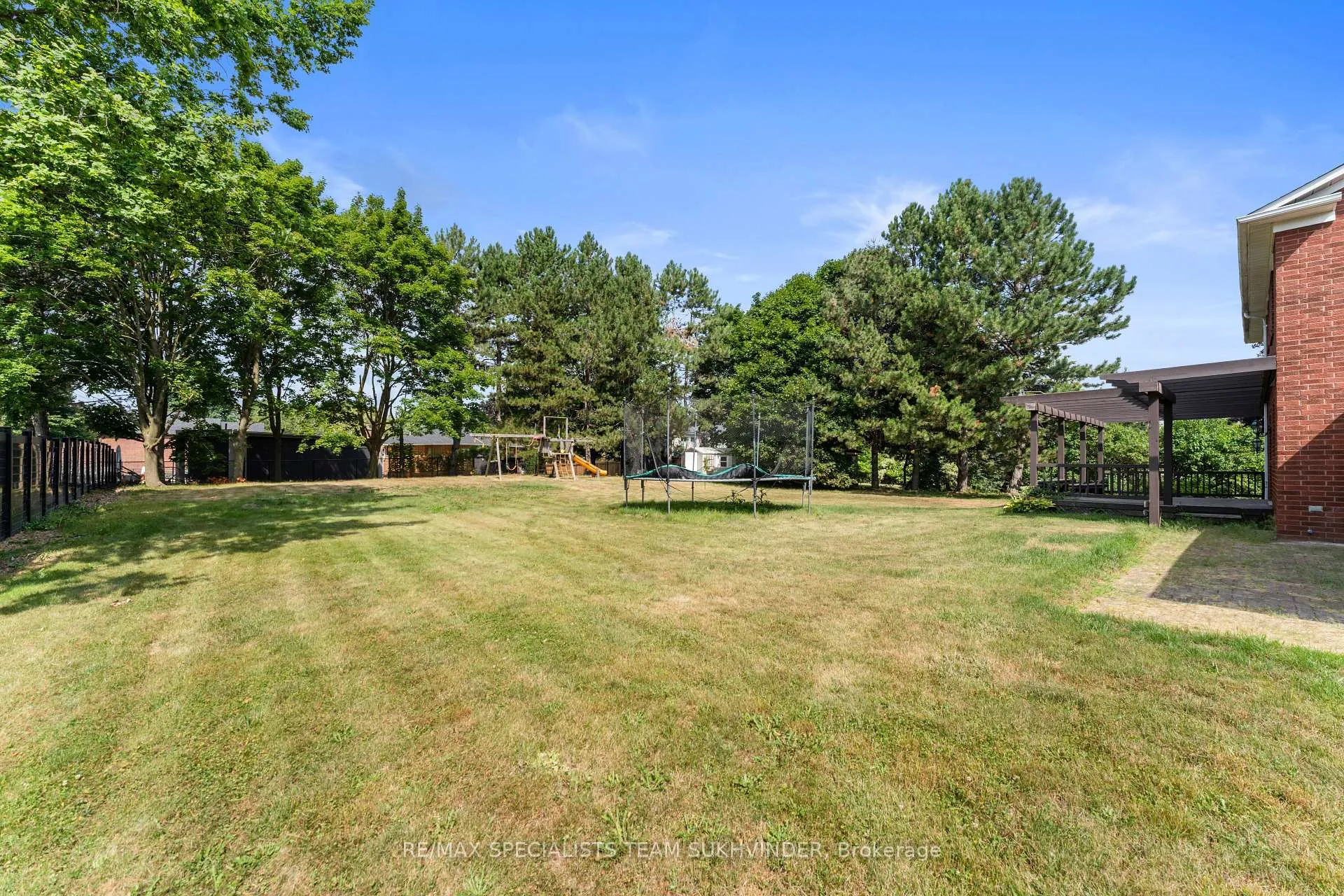 Photo 5 of 445 Warren Road, King, King City — HOMEH