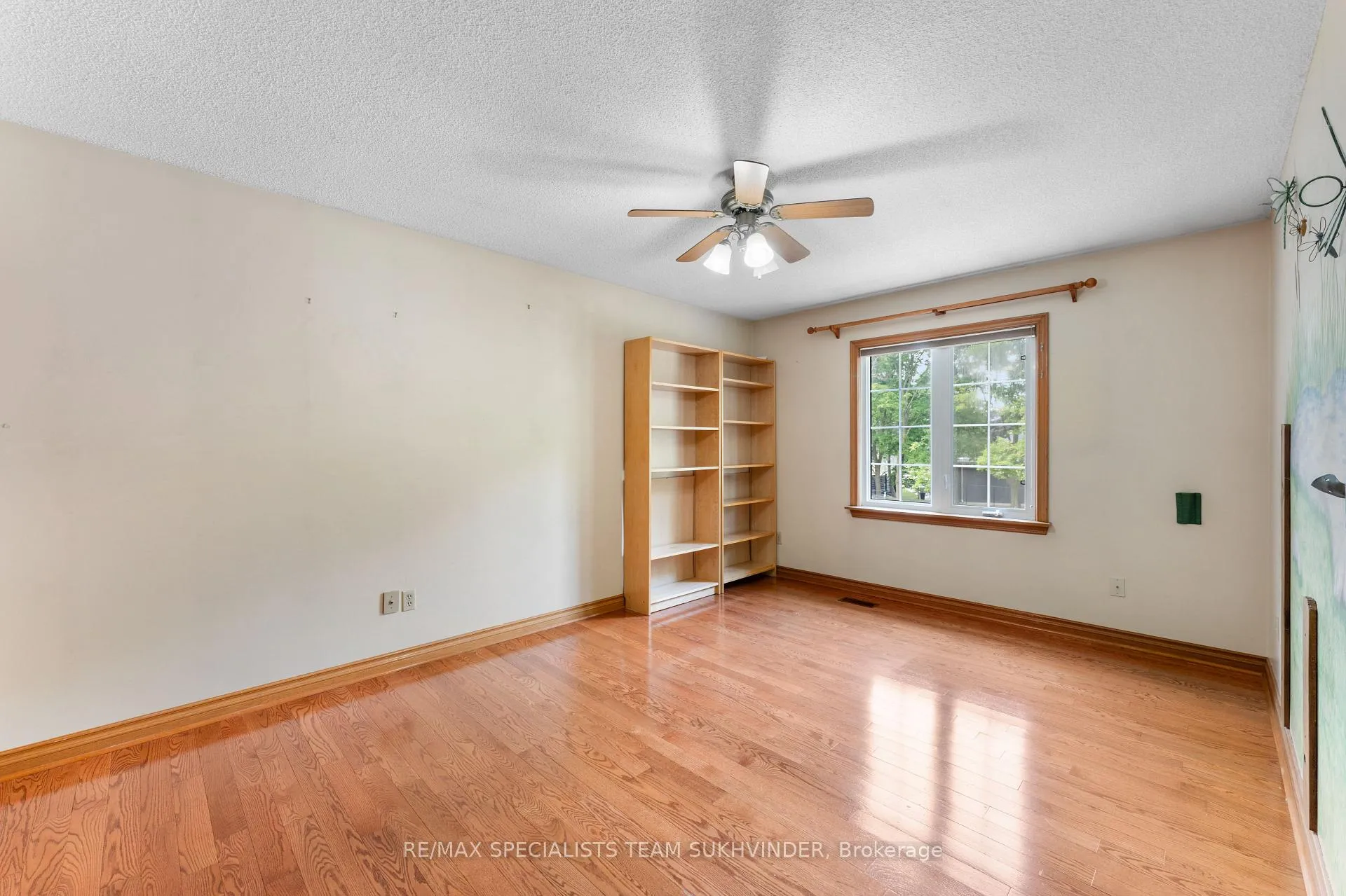 Photo 13 of 445 Warren Road, King, King City — HOMEH