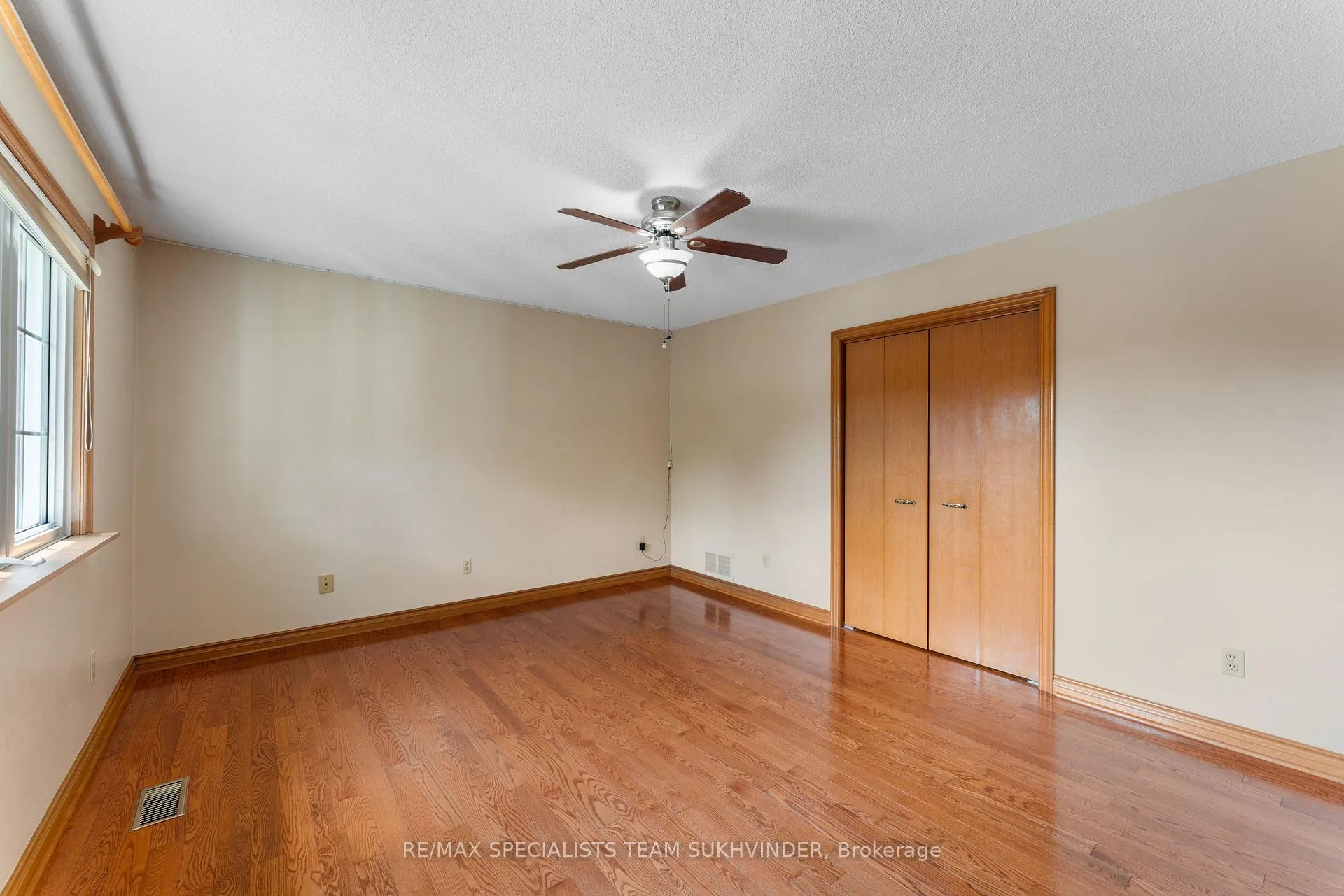 Photo 14 of 445 Warren Road, King, King City — HOMEH