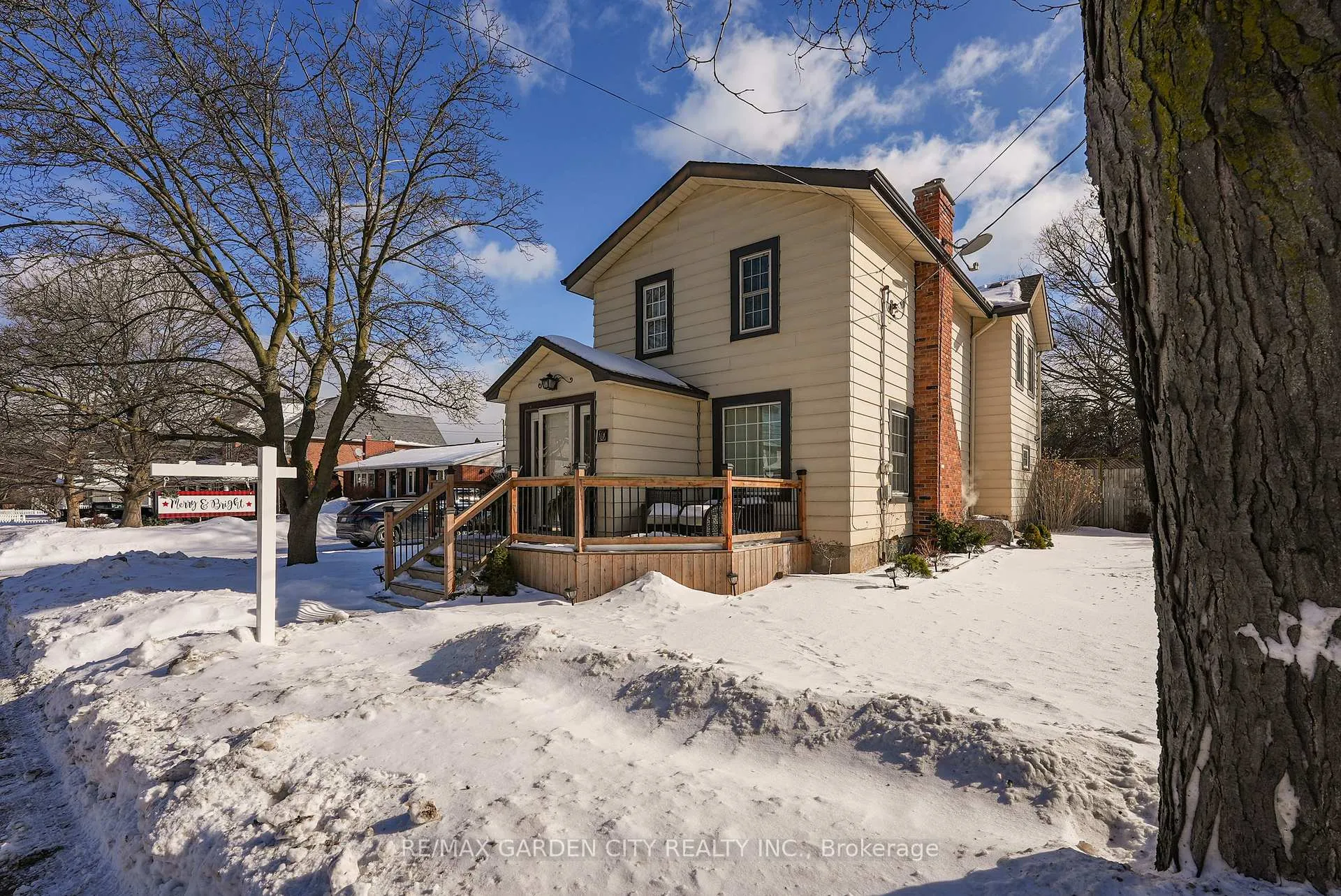 Front of 10 Maple Avenue