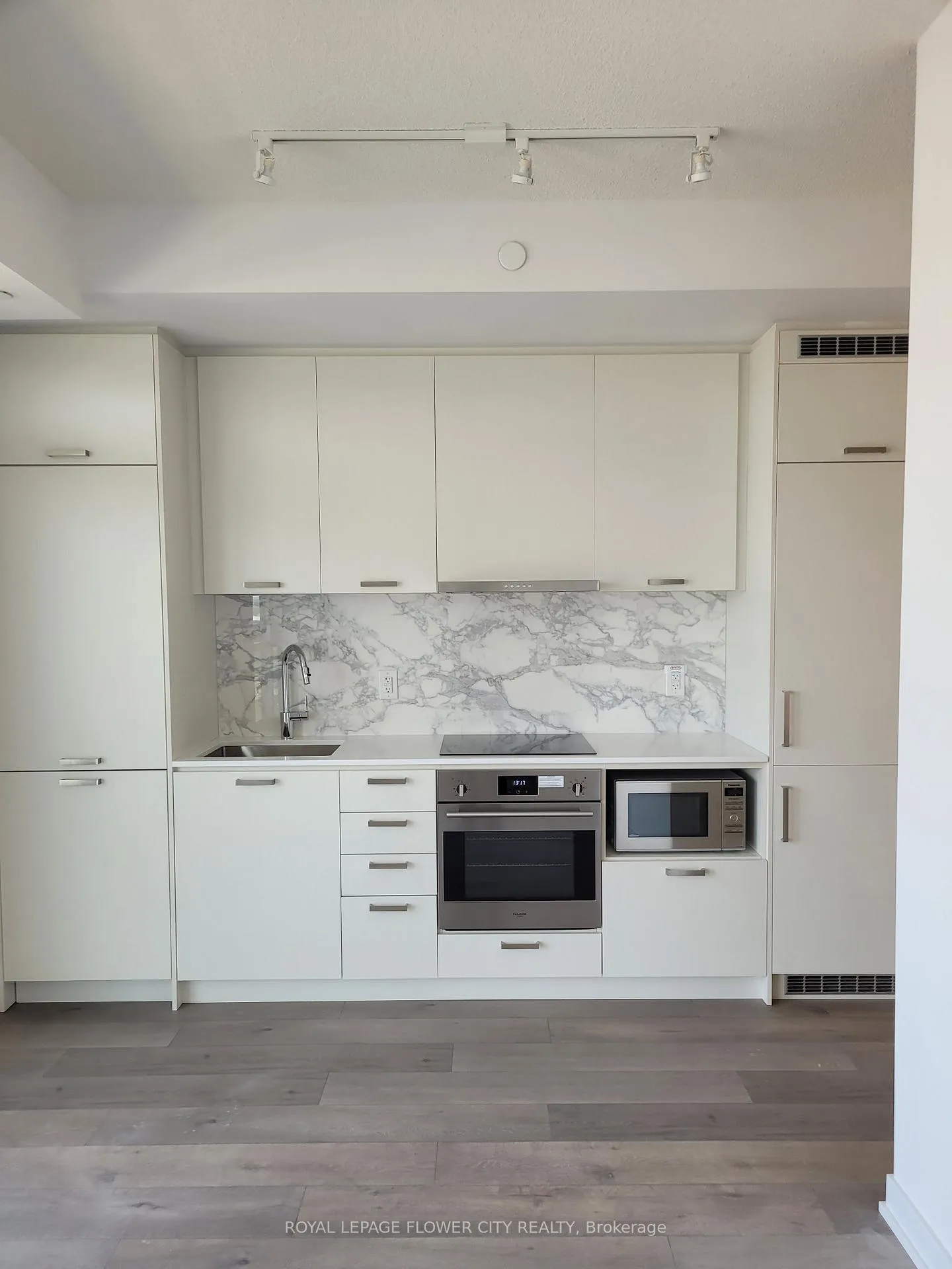 Photo 2 of Unit 1517, 38 Honeycrisp Crescent, Vaughan, Vaughan Corporate Centre — HOMEH