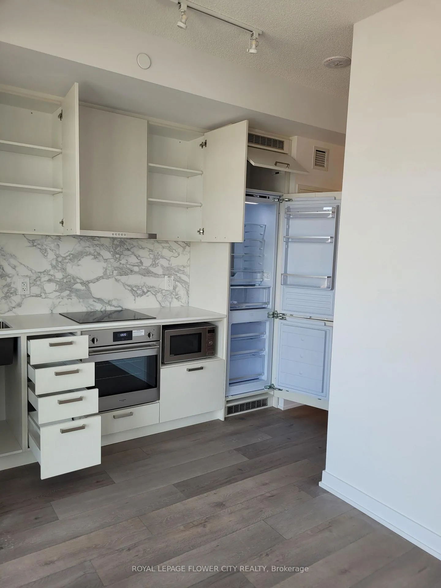 Photo 3 of Unit 1517, 38 Honeycrisp Crescent, Vaughan, Vaughan Corporate Centre — HOMEH