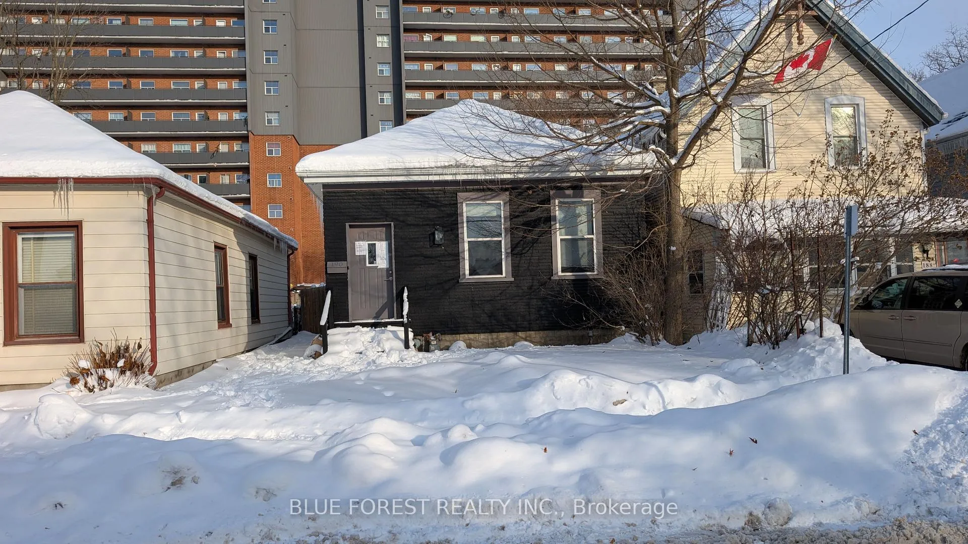Front of 190 Clarence Street