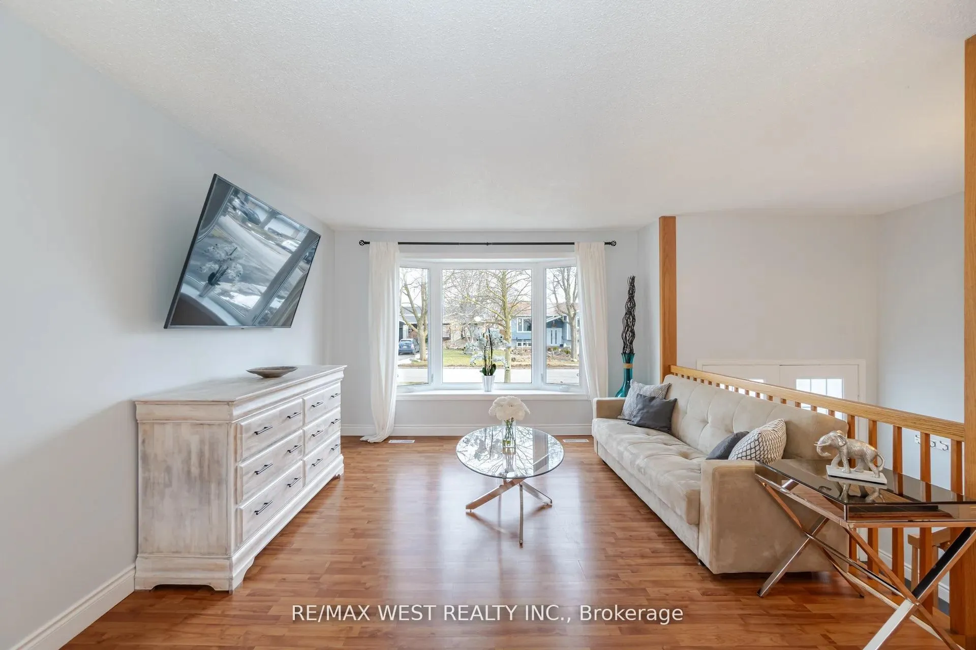 Photo 2 of Unit Upper, 75 Wright Crescent, Caledon, Bolton North — HOMEH