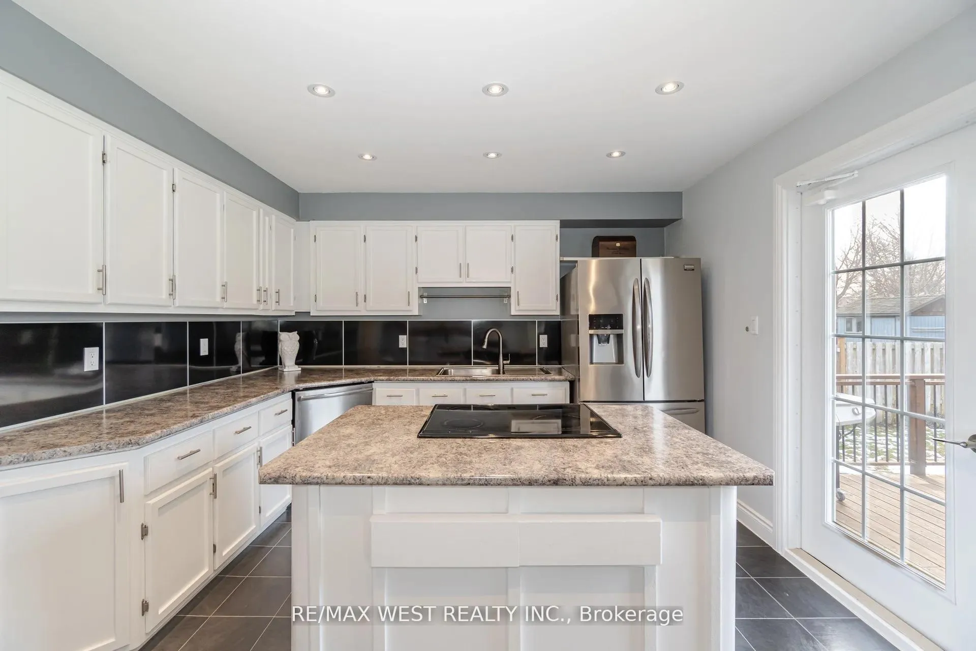 Photo 10 of Unit Upper, 75 Wright Crescent, Caledon, Bolton North — HOMEH